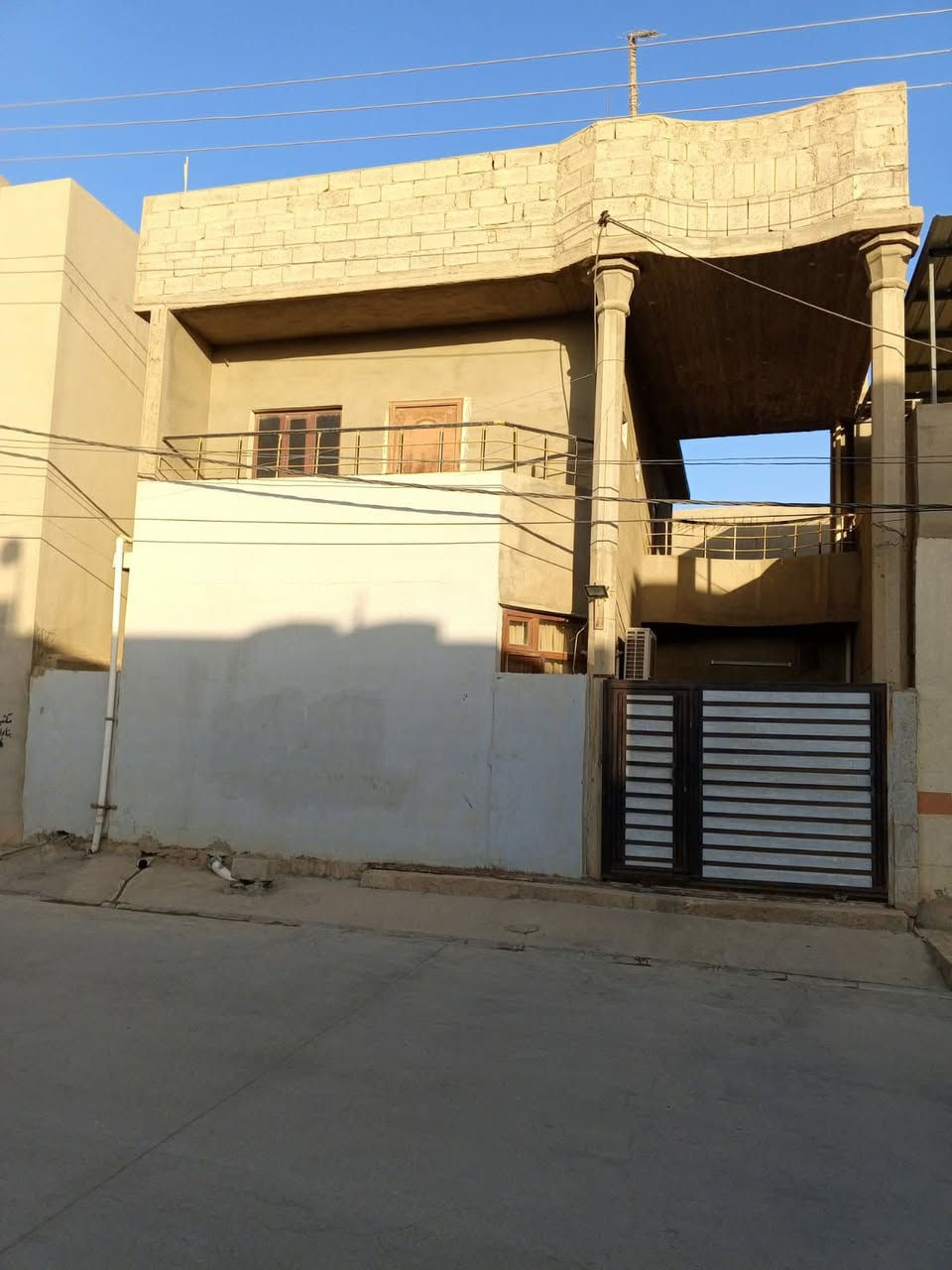 بيت ١٠٠متر للبيع زراعي طابقين طريق بغداد خلف كليه اصول الدين للاستفسار اتصال للرقم ***********٠
او ***********
