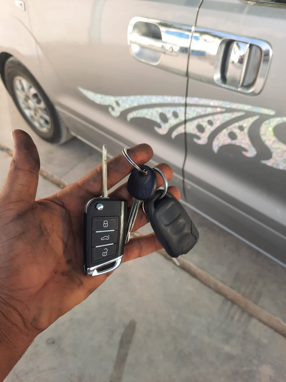 برمجة بصمات 
برمجة ريمونات -استنساخ مفاتيح - برمجة سكيورتي 
الشويلي قلعة سكر 
***********
