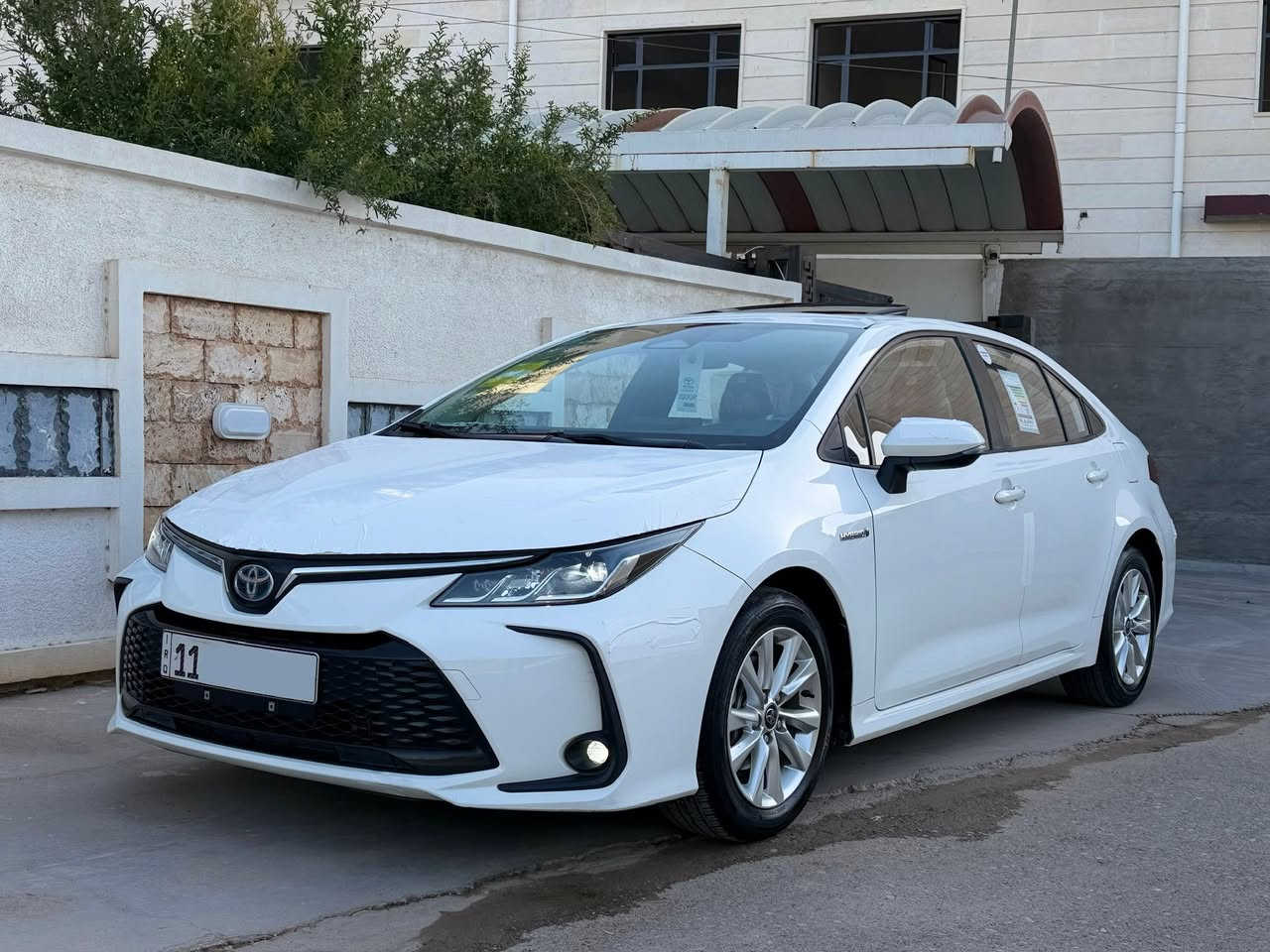 كـورولا 2024 هايبرد شكل الخليجي
السيارة جديدة بمعنى الكلمة وبعدها على وضع الشركة من برة ومن جوة ومكفولة كفالة عامة لاضربة لاصبغ لاتبديل لابارد ابد ابد
ماشية ٤٠ الف 
المواصفات فول ١/١

فتحة سقف سلايد
بصمة تشغيل
شاشة لمس وكاميرا دوارة 
كشنات جلد لونين
رادار امامي 
لد نهاري 
تبريد قطعتين وتبريدها ثلج بمعنى الكلمة 
وبعد بيها هواي مواصفات رقم بغداد الدولي الجديد

السيارة جداً جداً جداً نظيفة 
السعر ( ١٤٩ ) وبيها مجال بسيط
مكانها بغداد
الهاتف / ***********
