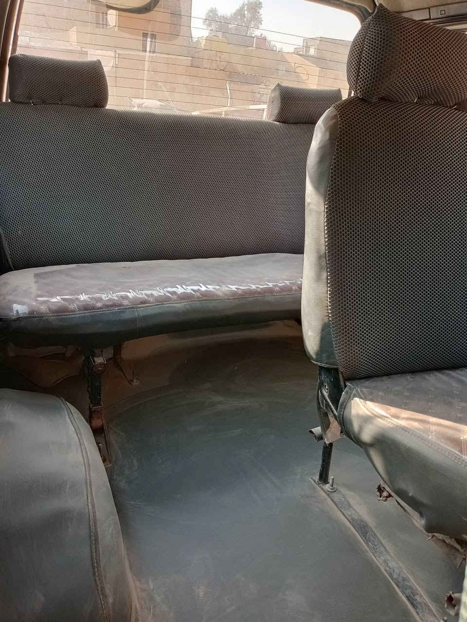 كيه هونداي للبيع جاهزه كير مكينه حداديه كهرباء كلها شغاله توها معمره ومدوشمه تخم تاير بيها سياره مال عيشه وحد يأخذها يعيش بيها كير تماتيك رقم بصره تحويل مباشر مصفره سياره سعرها 35وبيها مجال لدبوني هاذا رقم رعيها *********** واتساب موجود
