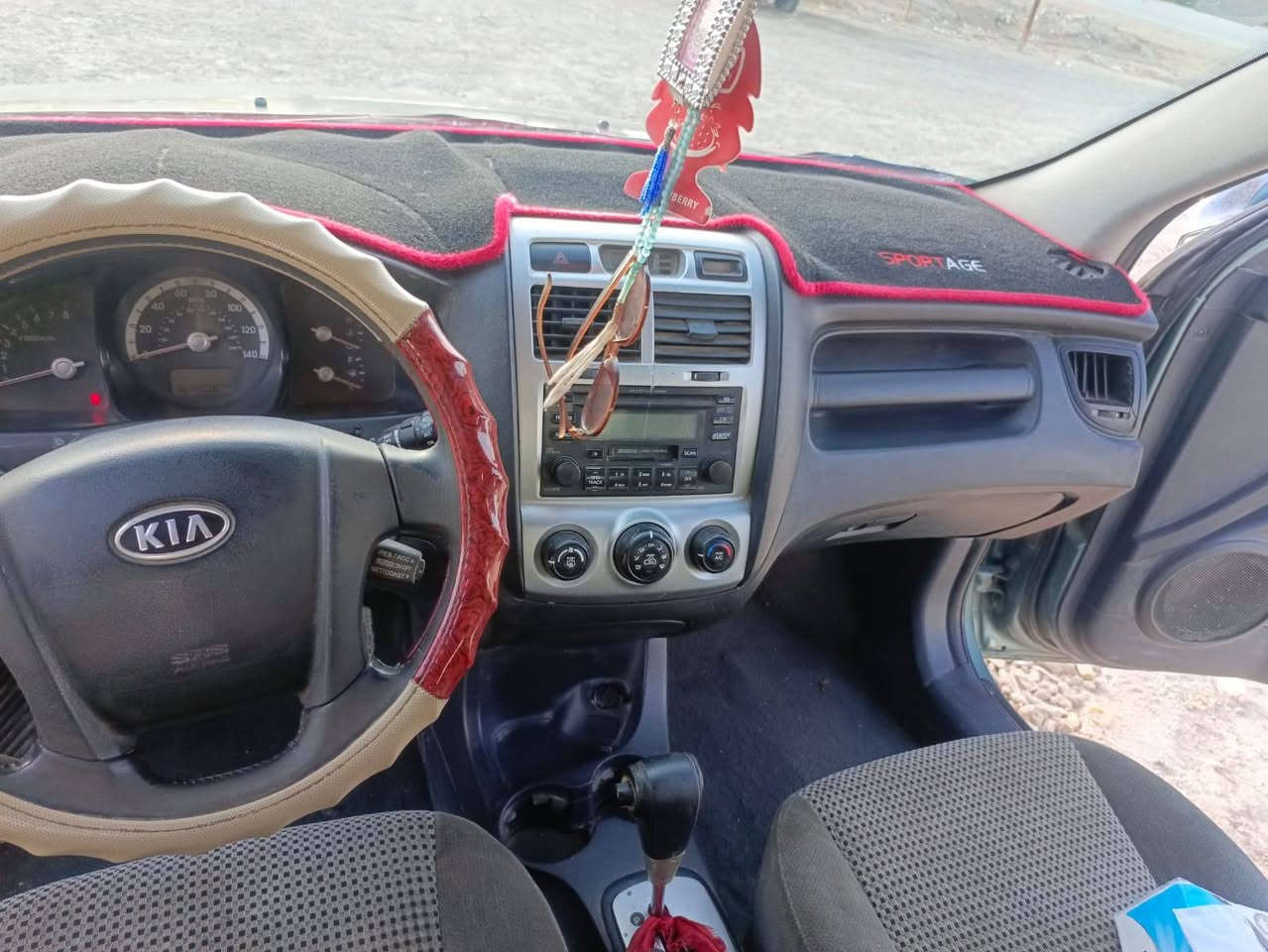 السلام عليكم سياره سبورتج موديل 7 وارد امريكي ضربتها جاملغ الامامي جهة السايق وشبر من باب السايق باقي السياره مكفوله من گير ومكينه وحداديه وتخم تاير سنويه جديده لسنة 2030 السياره  
🔚🔚 شرط التحويل رقم بغداد دولي السياره نضيفه مال جناي. 
🔚🔚مكان السياره الديوانية واتساب 🔚 ***********
