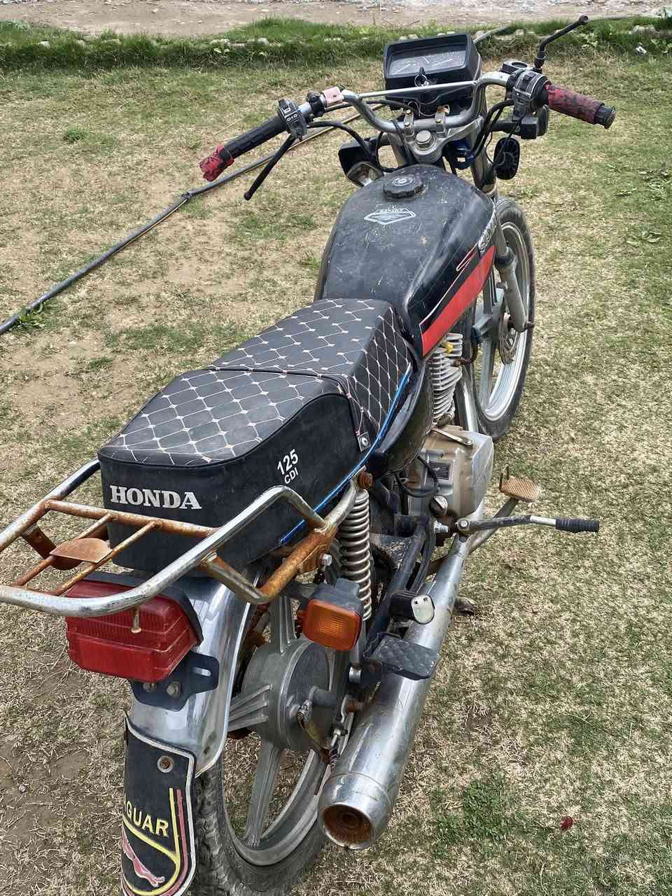 سيفان 19شوف العين شغال يعوزه ترتيبات السعر 200وبيه مجال بسيط
***********
