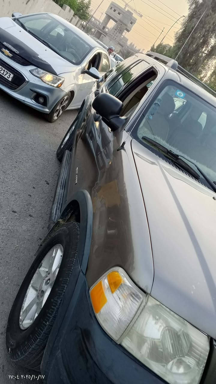 السلام عليكم فورد اكسبلورر للبيع موديل 2004 محور مكينة لكزز 8 سلندر محور منضومة غاز بـ500 الف حدادية امامي خلفي جدد اكسل جديد  تبريد ثلج 3 قطع رقم بصرة انكليزي بسمي السيارة تحويل ثاني يوم  سنوية للـ2029 السعر 78 وبيها مجال الطيبين للاستفسار الاتصال على الرقم ***********خاص مفتوح
