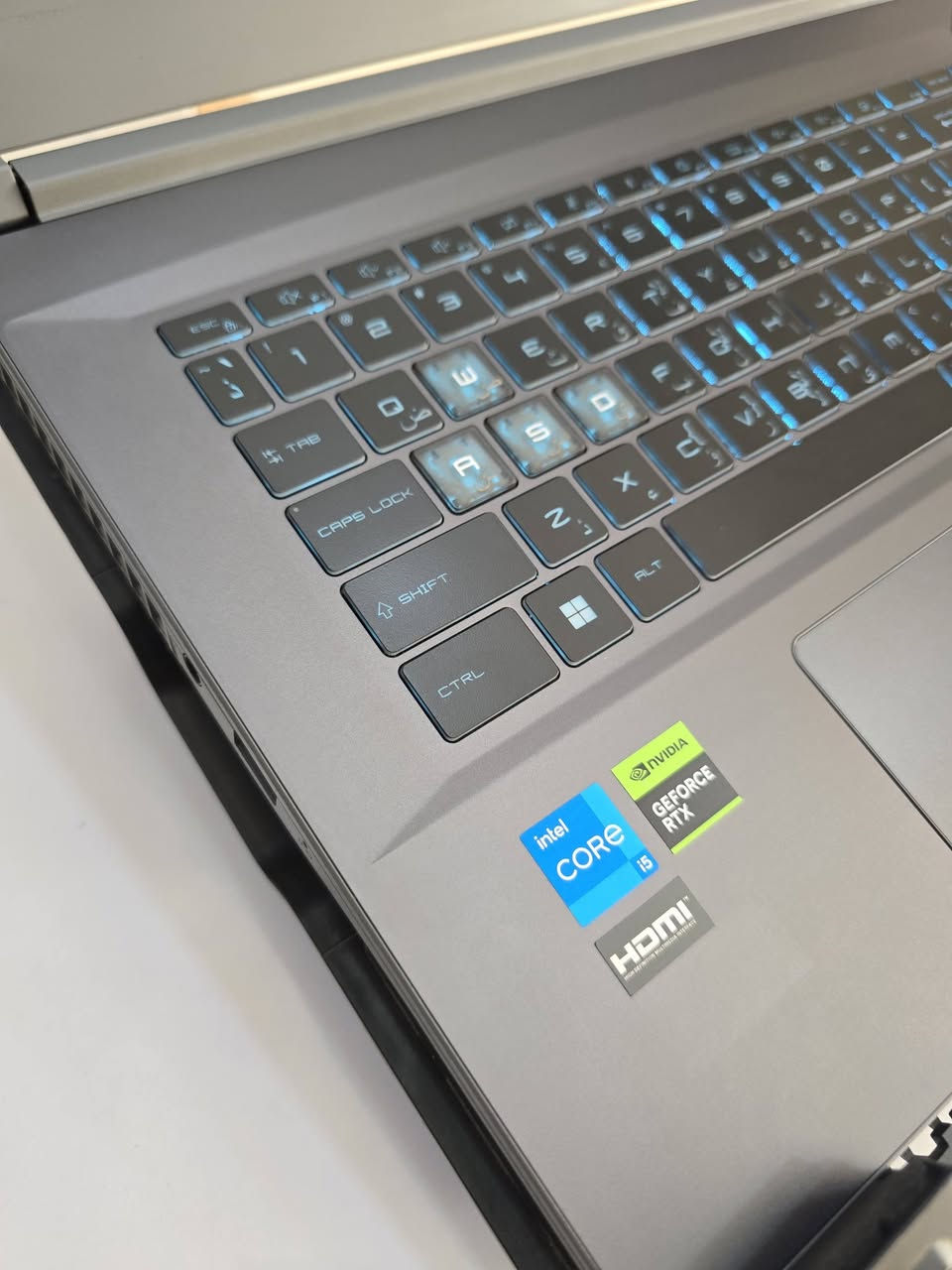 🔥 MSI Thin 15 B13VF
لابتوب مستخدم قليل جدا نظافه ١٠٠% اخو الجديد نسبة البطاريه ٩٩%

💻 المواصفات:
• المعالج: Intel Core i5-13420H الجيل 13
• الرام: 16GB
• الهارد: 512GB SSD
• الشاشة: 15.6" FHD IPS (1920×1080) 144Hz Anti-Glare
• كارت الشاشة: NVIDIA RTX 4060 8GB
عنواني بغداد وموجود توصيل


**إذا كنت صاحب هذا الإعلان وتريد حذفه لأي سبب، رجاءا أرسل رسالة إلى الدعم الفني**