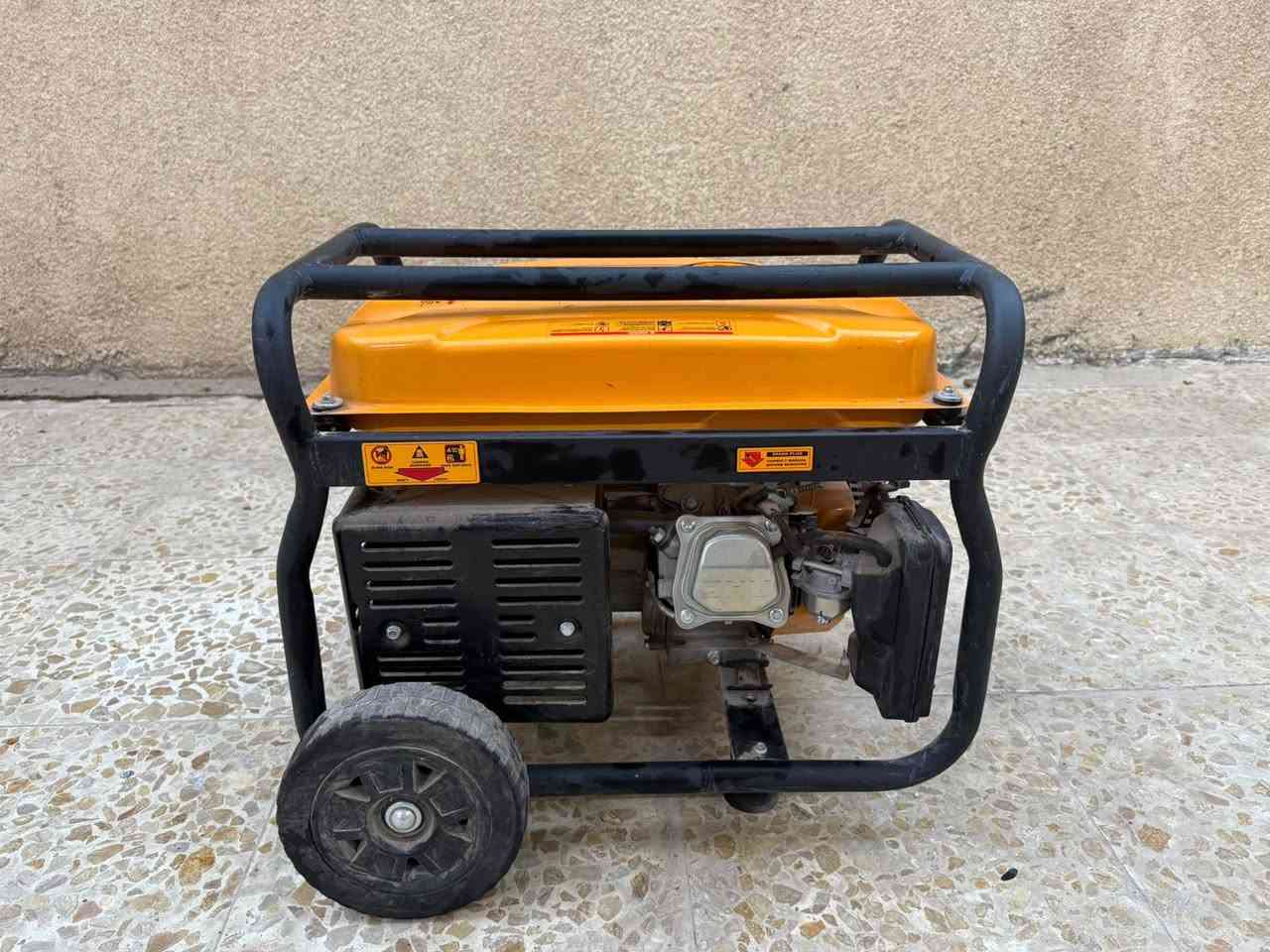 السلام عليكم مولده ١٥ امبير مستعمله اسبوعين فقط اخدتهة ب ٥٠٠ الف مكاني كربلاء قيم و اخذ ***********
