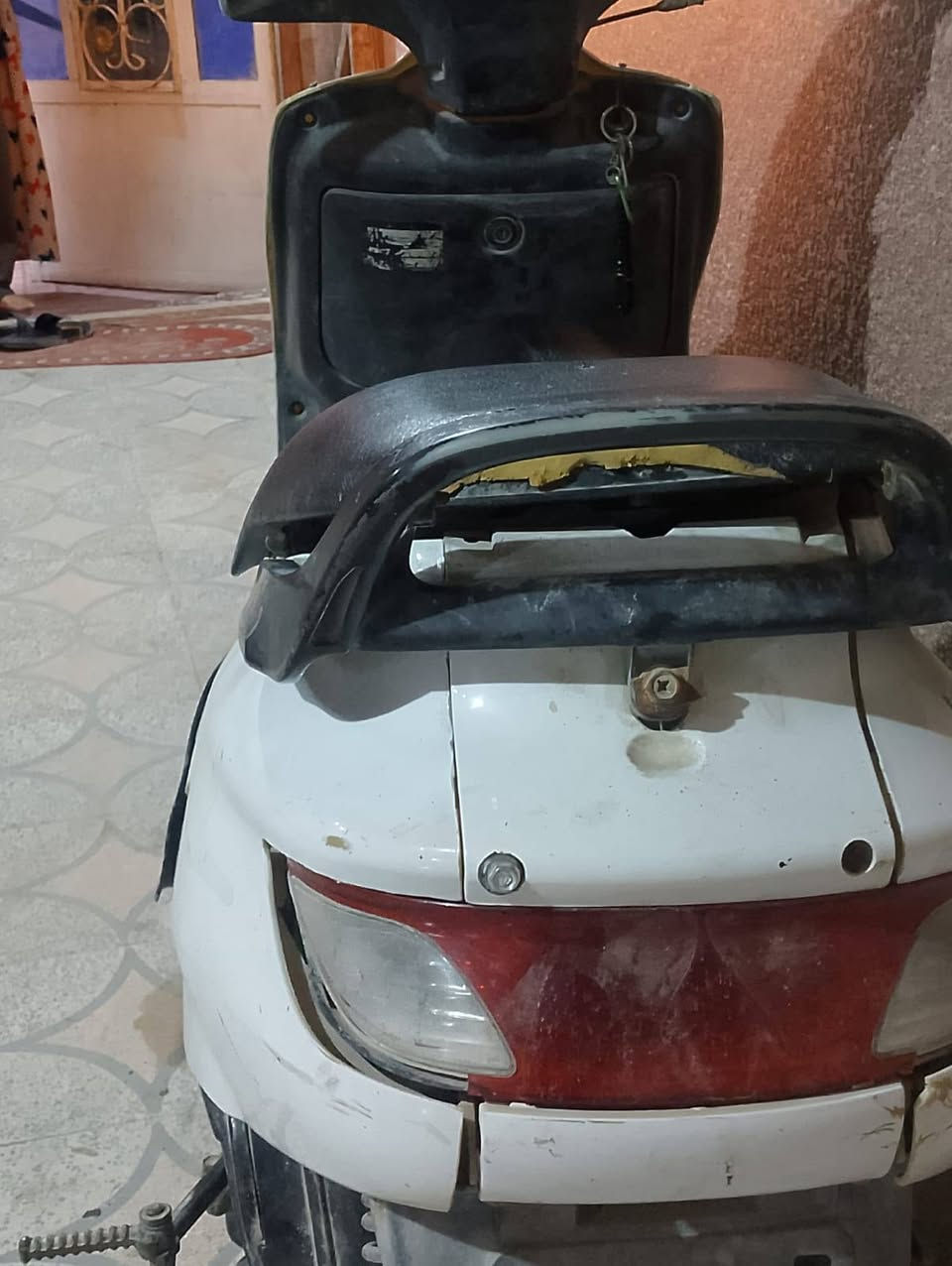 دراجه فراشه للبيع  كامله كهربائيات سلف شغال كلشي بيها  عزوها اشاير اماميه  وكابريتر تنضف  بيها ضربه خفيفه كدام مثل مشوفون.  السعر 275 وبيها مجاال حك لجيه  مامتواجد ع فيس  شراي راسلني وتساب  ***********
