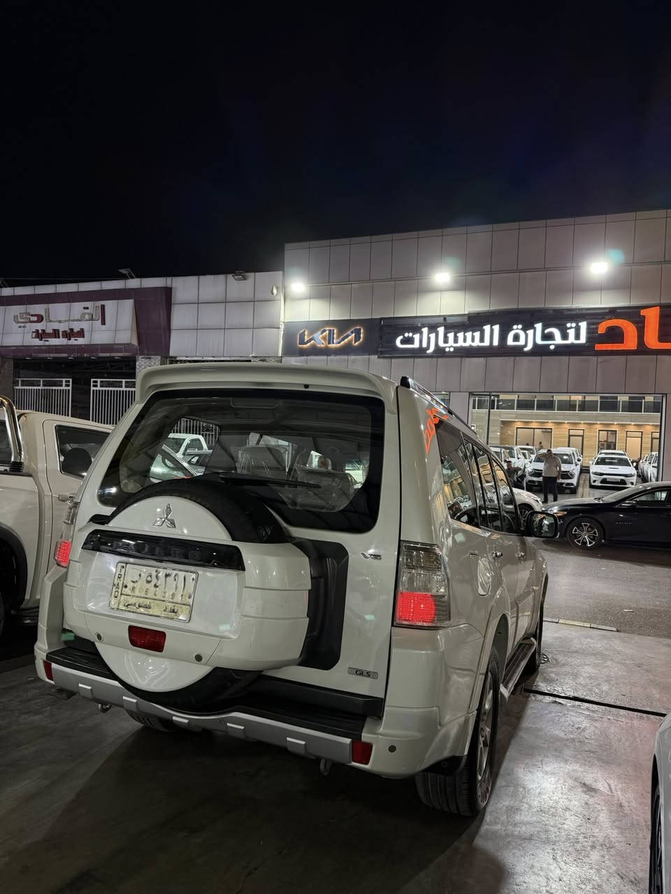 سلام عليكم
باجيرو حبتور 14 موديل  واحد على واحد  مكفولة من صبغ والتبديل محرك 3500 6 سلندر
ماشيه 90 الف. سيارة جديدة  او جاهزة 
مكان السيارة معارض البياع 
السعر 170بيه مجال
***********
