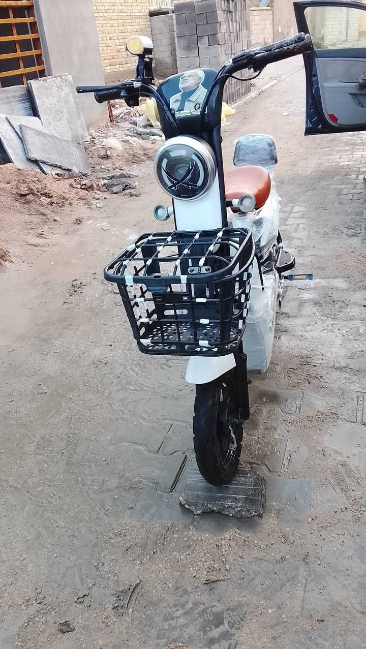 درراجه شحن للبيع دراجه زيرو نضيفه كلش باتريات جدد عداد كله شغلات  دبلات جدد! السعر 200 وبيه مجال. ***********
