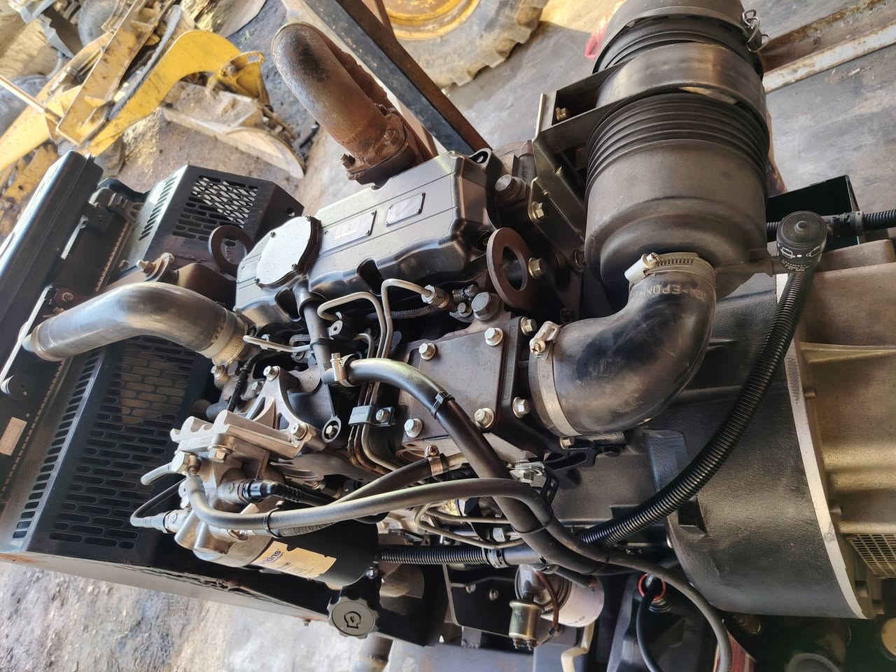 السلام عليكم اخوان مولدات بيركنز 3سلندر انگليزي أصل كامل شغال 30KV. اي إستفسار
***********
