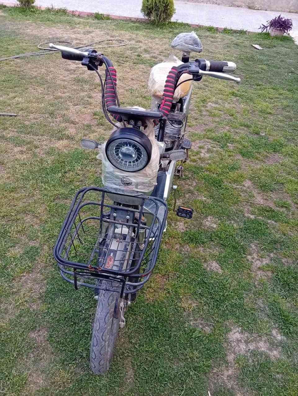 بايسكل شحن للبيع حجم 20 نضيف جدا مع شاحنه كامل السعر 175بي مجال قليل.  رقم الهاتف.***********.
