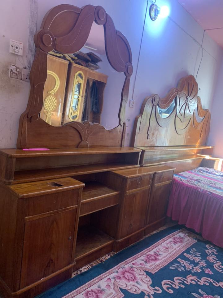 غرفه ام السته للبيع
السعر خاص 

***********
