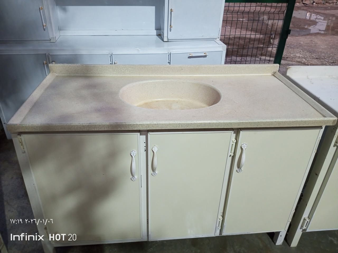 هاتینەوە بەلاشخانەکە مەخسەلەی ئاڵتونی  دانەی 55هەزار قوفڵێتی ڕوعبێک مەعمەلەی نیە  لەکەلاری کۆنم   ئەشیای ناوماڵ بەسعری گران ئەکڕم   *********** گۆڕینۆش ئەکەم بەئەشیا
