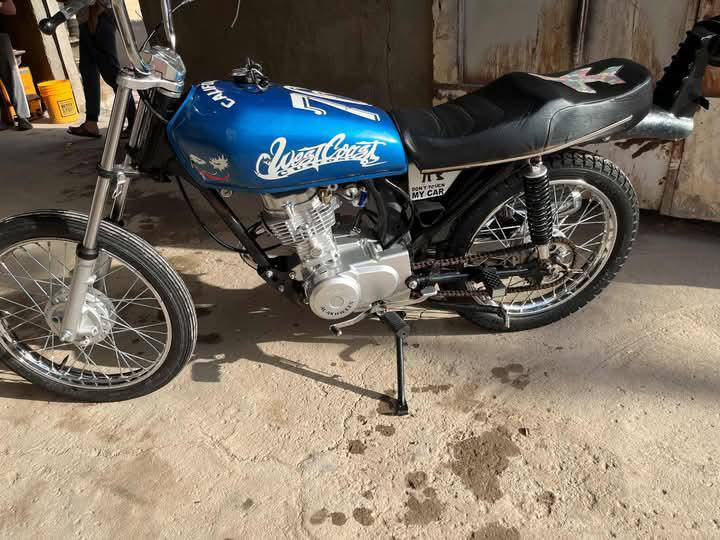 السلام عليكم
دراجه لبيع. أوراق أصولي. شاصي أرشه 2014 
تعمير 2025.
صارلهه 4 اشهر من معمره كل أصلي
800 وبيهه مجال.
خاص موجود.
وهاذه رقمي /***********
