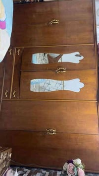 شباب غرفه نوم اخشاب  المكان بغداد الامين الثانيه والسعر 800 وبيها مجال...