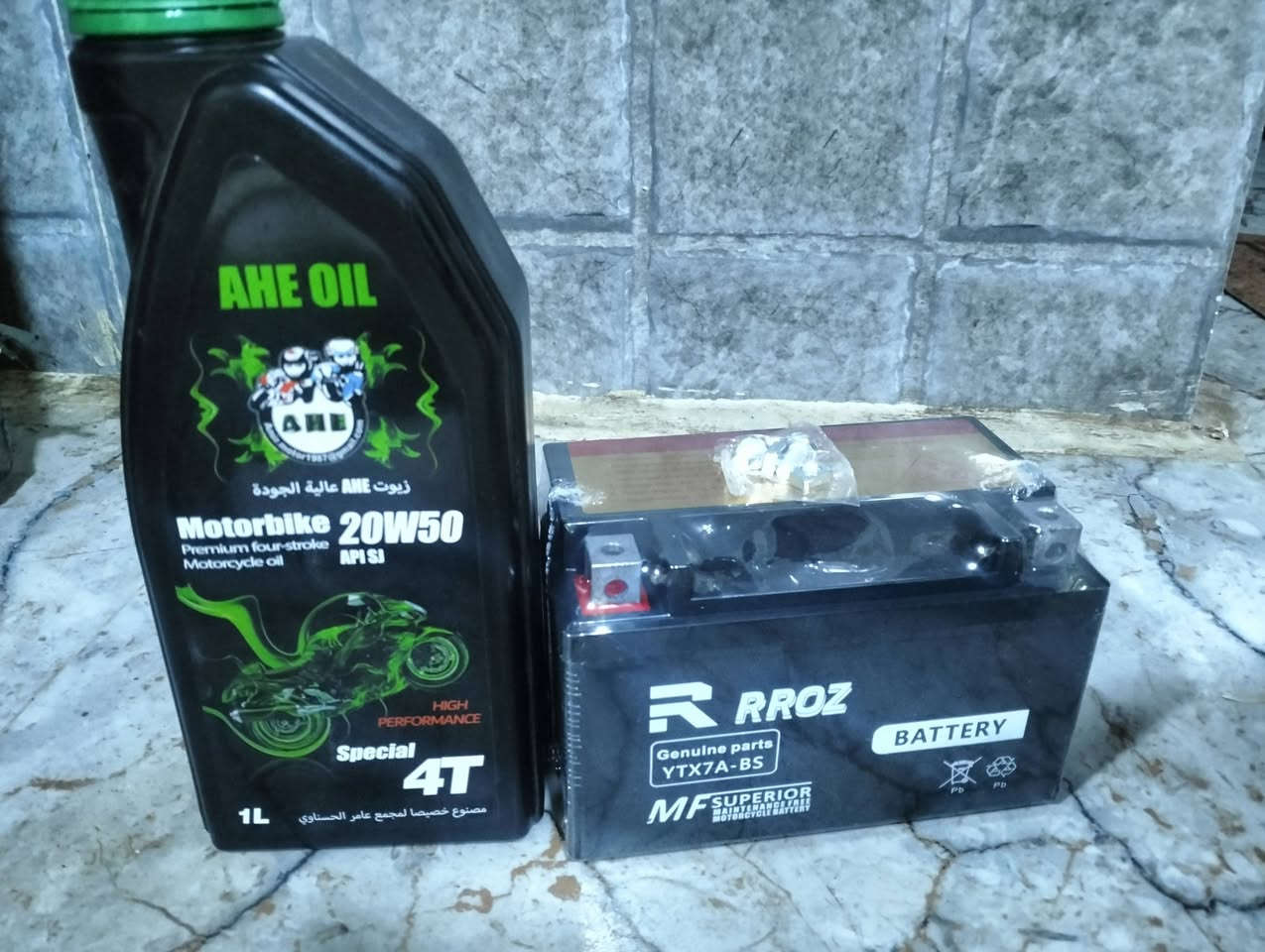 السلام عليكم جي فور للبيع مكينه مفتوحه كهربائيات كله شغاله لايت ناصي عالي رماش بك لايت شغال وي كضه البريك حساس بريك بيه اشاير هورن كله شغال دشبول شغال عداد بانزين وعداد رون بيه قفل ستيرن وقفل جنطه كامله تاير خلفي جديد وباتري جديد ودهن جديد وكلهن شوفت عينك بل صور كامله للاخير سعره 350 وبيه مجال للشراي مكاني ناصريه مركز ***********
