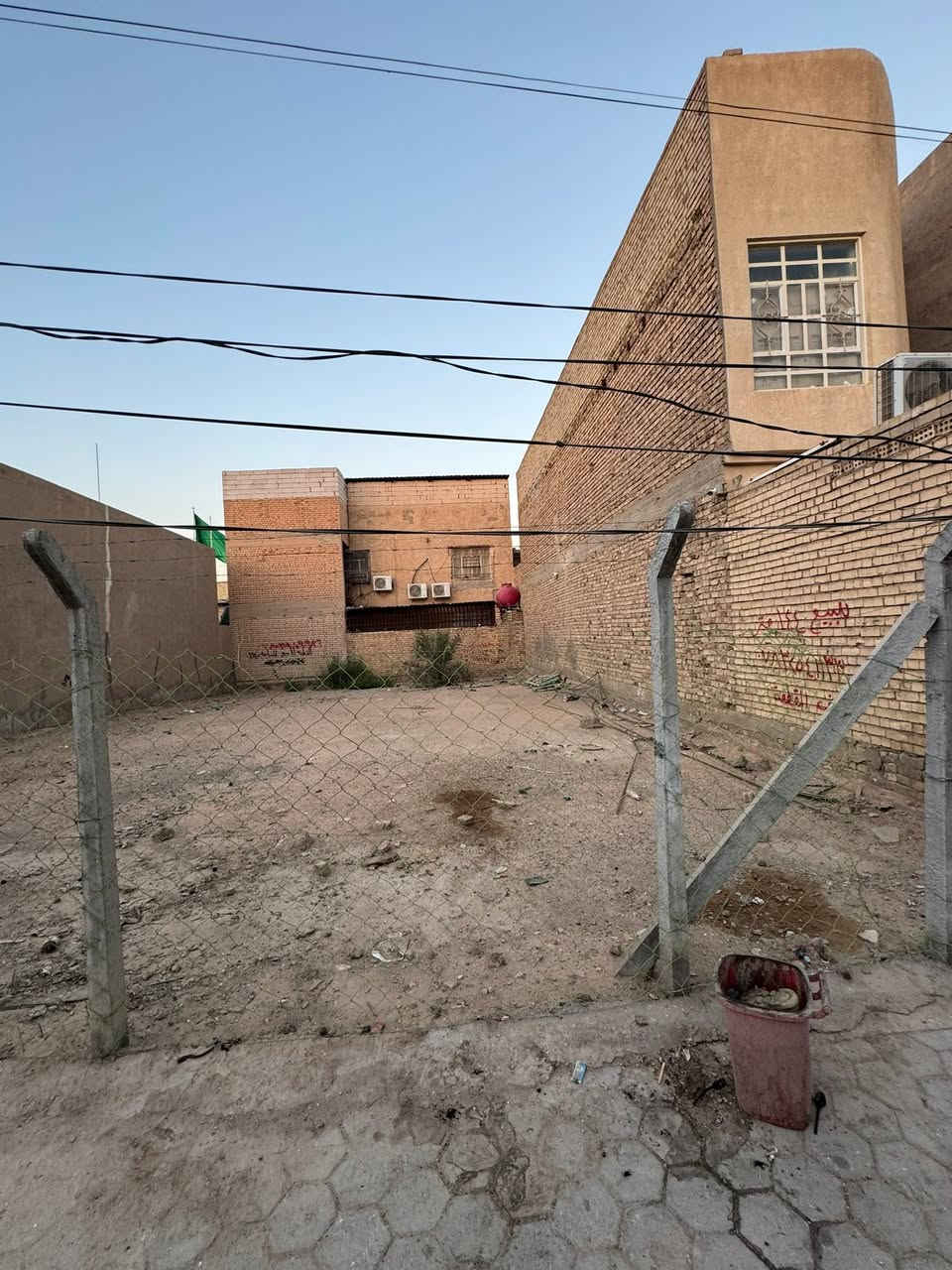 السلام عليكم 
للبيع نصف قطعة ارض في حي المهندسين شارع 10
خلف شارع الزوار ( طريق الجنة) عمود 23 مباشرة
🟥 مساحة القطعة 143 متر

السعر : 175 مليون

للاستفسار الاتصال على :***********
