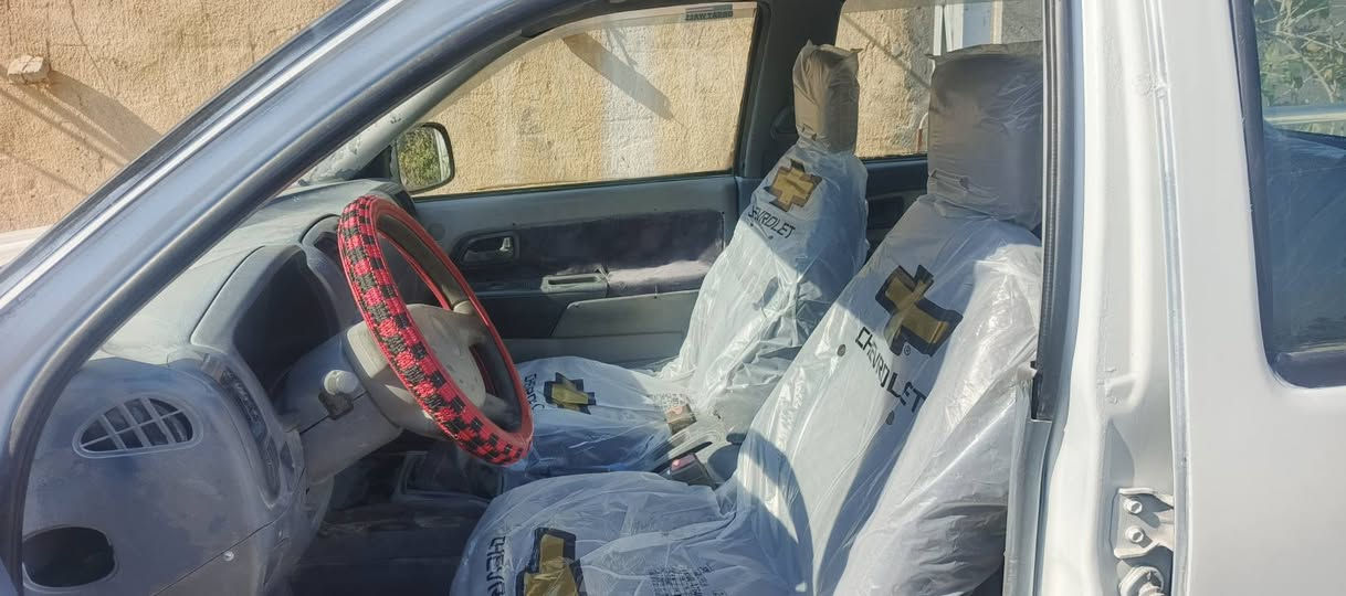 السلام عليكم .شوفر ليت لوف 2005 مال مزاد الداخليه. 
سيارة مصبوغة عام للجماليه صدر نظيف تايرات.جدد باتري جديد  جام كله شغال لايتات جدد. بك لايتات جدد كير ومحرك مكفولات تترقم بغداد مرور الحسينيه كتابهه كامل كبل تروح ترقم للبيع او المراوس السعر   ٣٩ وبيهة مجال. العنوان ديالى المقدادية

***********
