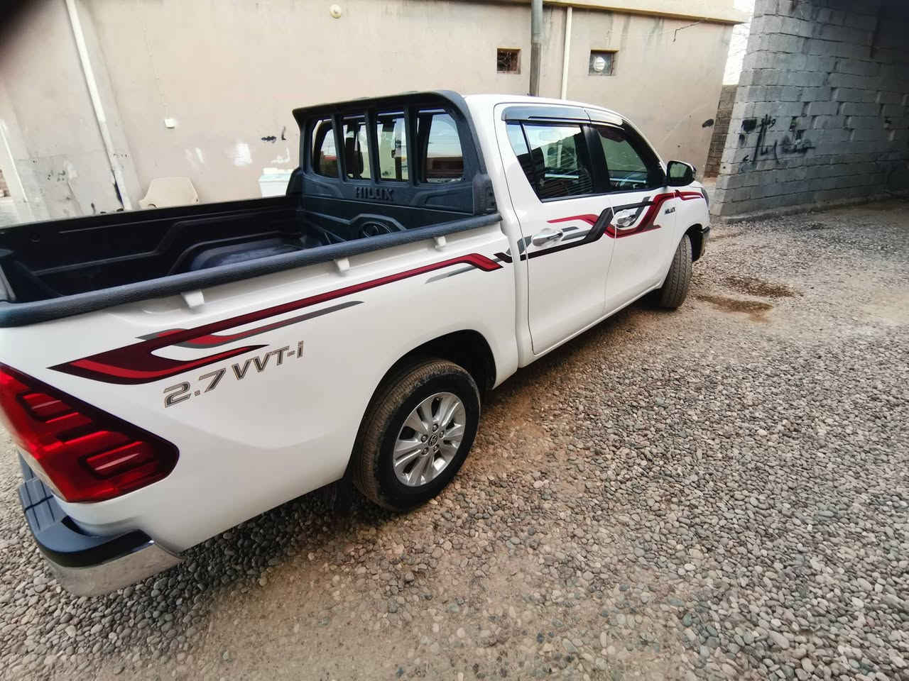 سلام عليكم ورحمة الله وبركاته عندي مرزي٢٠٢١ السياره جديده مال جناي ما تصرف عليه أربع رقم شمالي أربيل ملاحضه السياره بيه فقط باب السايق شويه بيه بارد باقي السياره ما بيه اي شي السعر ٢٥٥ وبيه مجال الطيبين رقم ***********
