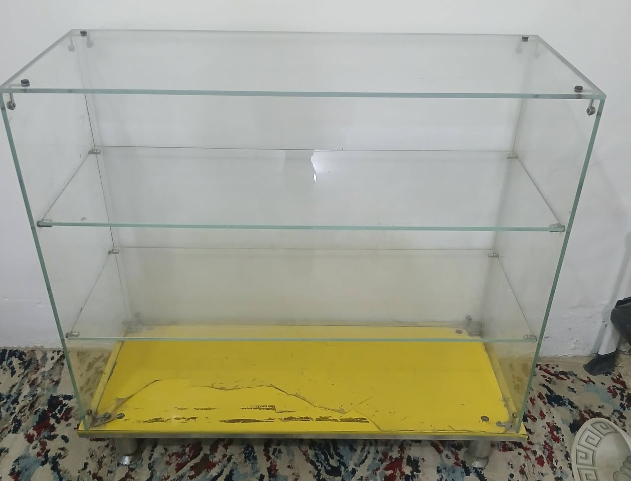 ساحبه بلازمه معه ميز جام عدد٢ العنوان بابل الإسكان ***********
