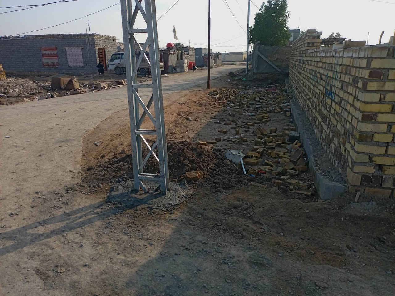 السلام عليكم هيكل ١٥٠ متر خلف مول العذاري قرب الطاقه السعر ١٨ وبيه مجال ***********
