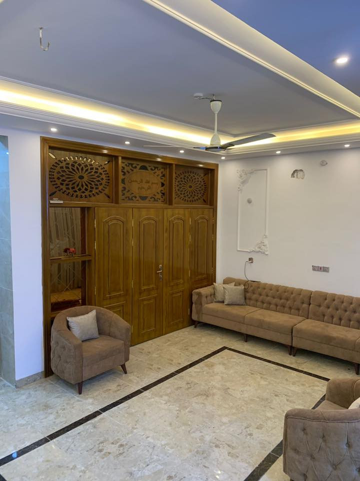 دار للبيع مساحه 100متر بناء حديث درجه أولى 
طابقين غرفتين نوم 
موقع حي الصحه مقابل كازينو مارينا موقع ممتاز 
خدمات كاملة تبليط طابو زراعي سند 25حق التحويل 
السعر 210مليون الاستفسار *********** //
***********
