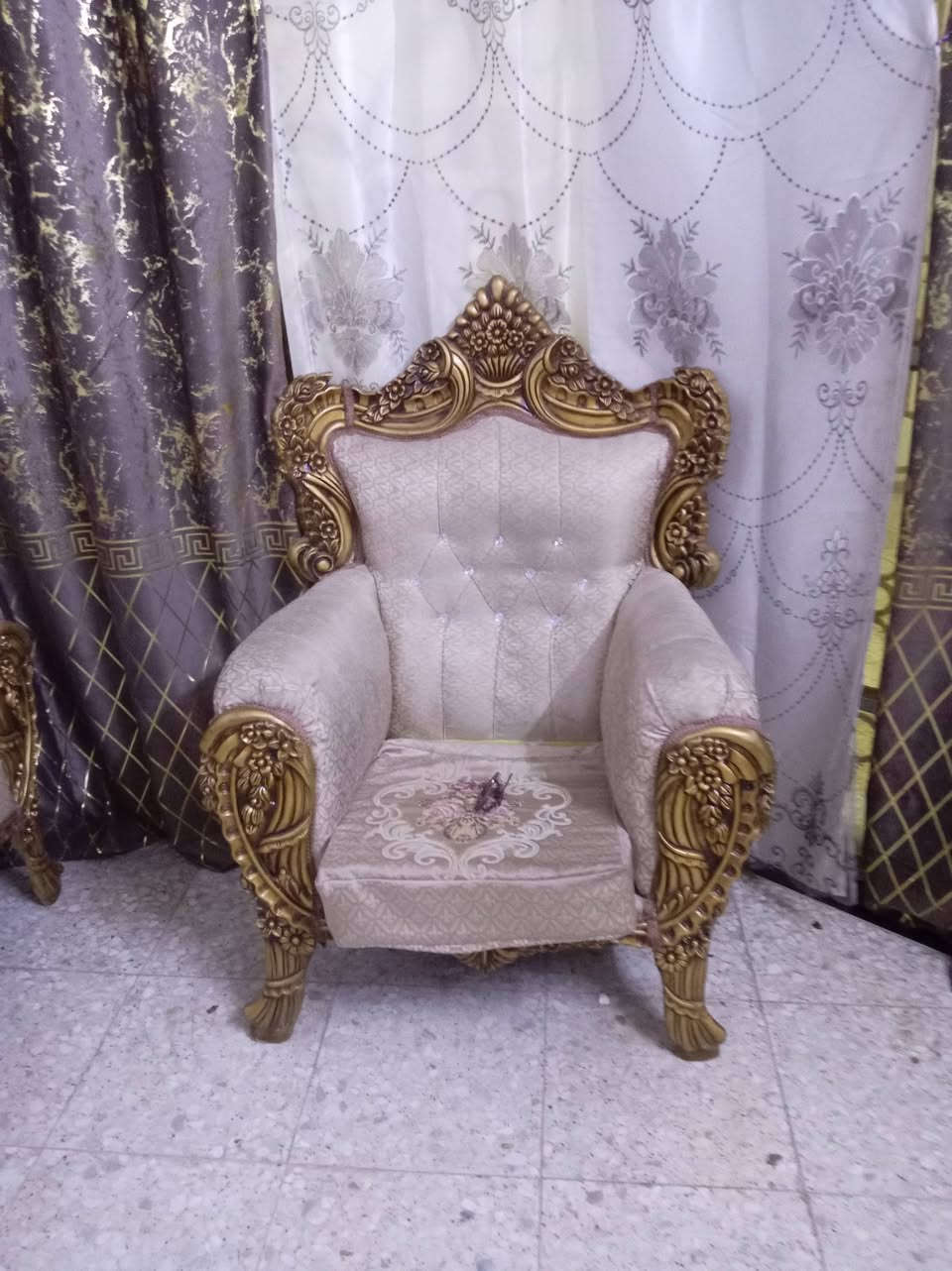 السلام عليكم تخم ملكي لبيع سعره ٢٥٠ الف بغداد بلديات رقم الجوال ***********
