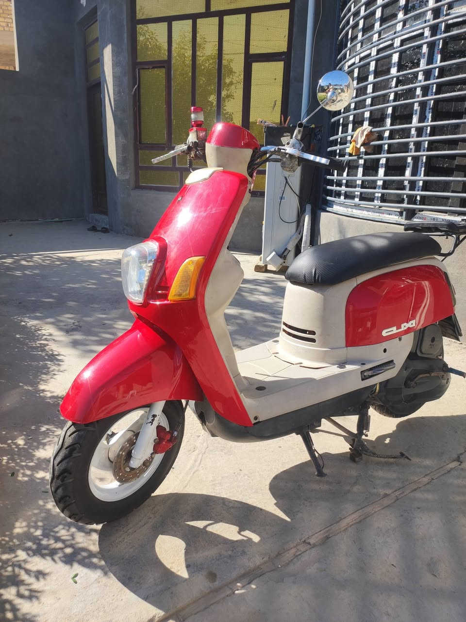 بوليسي للبيع
***********
