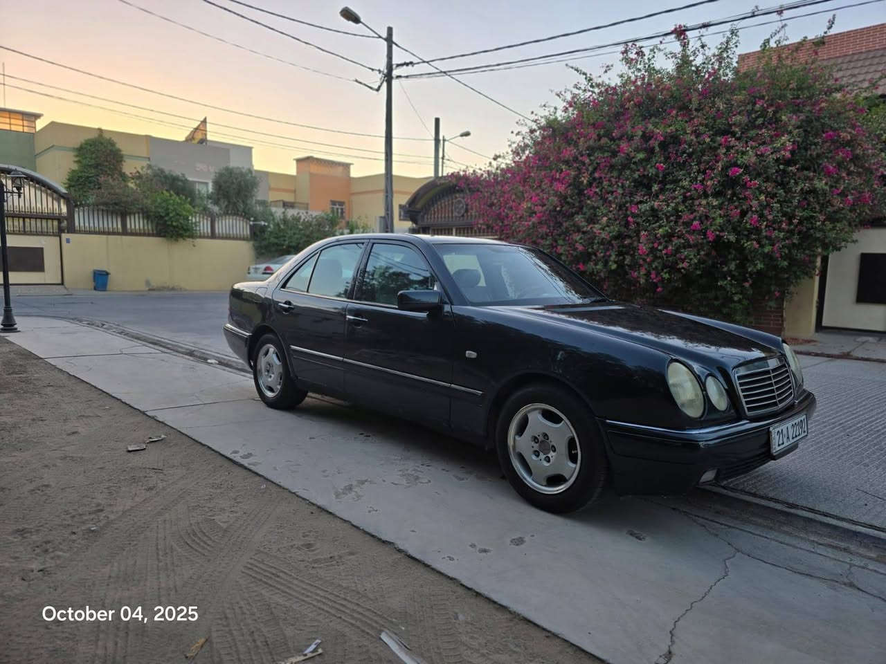 سلام عليكم مارسدس أم عيون كير محرك مكفول صدر جديد تخم تاير جديد تبريد شغال سياره جاهزه محور 3000  بسمي تحويل هزه جديده سعر68 رقم *********** مكان بغداد لامين
