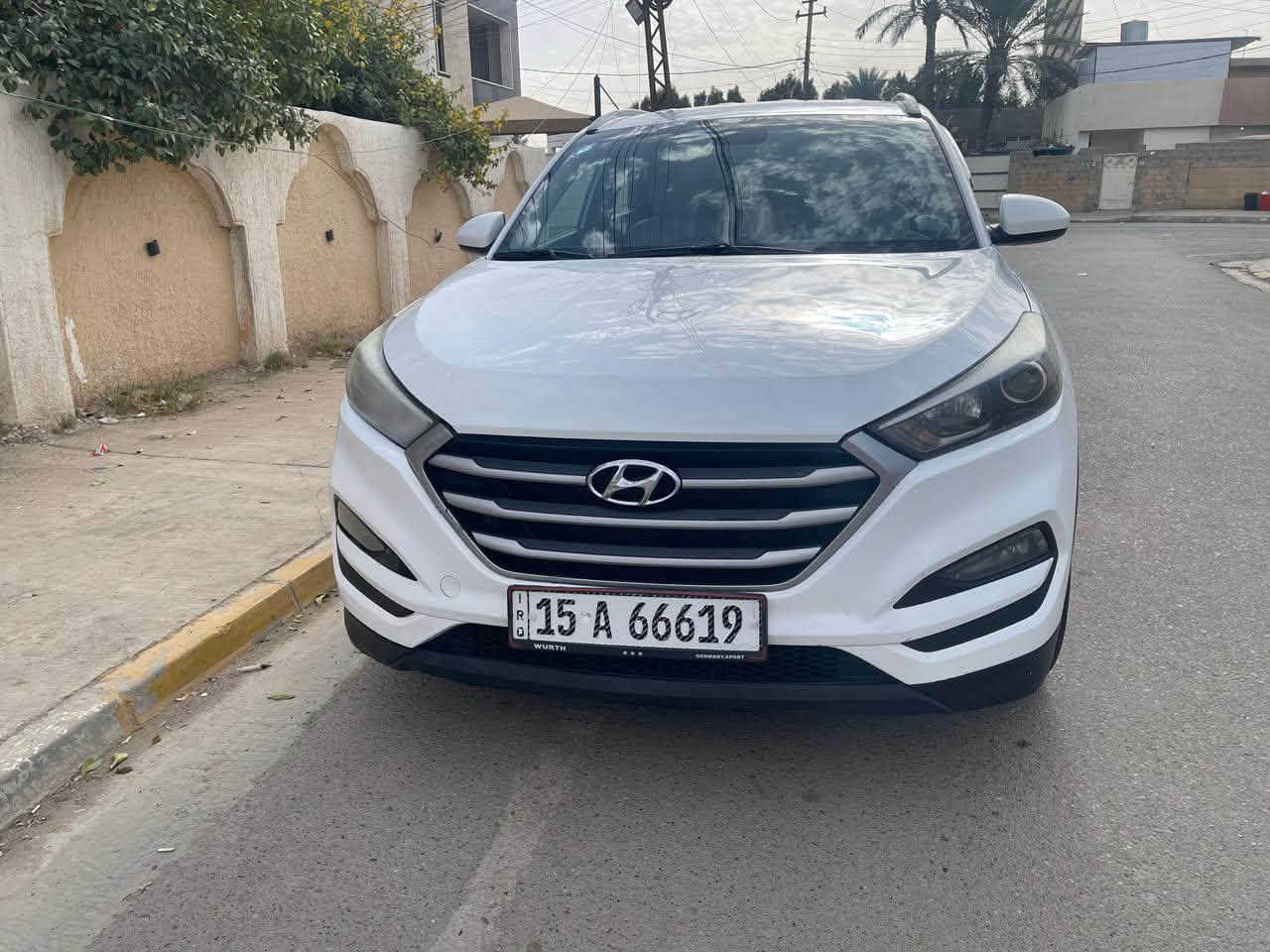*للبيع هيونداي توسان Hyundai Tucson 2018* 🚙
*وارد أمريكي*

- *الممشى*: 108,000 ميل
- *المحرك*: بنزين 4 سلندر، 165 حصان
- *القير*: أوتوماتيك 6 سرعات + وضع ECO اقتصادي
- *الدفع*: أمامي FWD

- شاشة لمس 7 إنش + بلوتوث + USB + AUX
- كشافات عدسة زينون + ليد نهاري DRL + كشافات ضباب LED
- كاميرا رجوع + حساسات بارك خلفية
- 6 إيمتعددة الوظائف + تحكم ستيرن كامل
- جنوط ألمنيوم 18 إنش + جناح سقف + مرايا تطوي كهرباء

*الضرر*: نصف البنيد وجاملغ ،  *بدون دواخل - بدون ايرباك ✅
 
رقم انبار جديد انكليزي_ بأسمي سنويه 
*السعر*: 140$ وبيها مجال
*للتواصل*: *********** /اتصال

#توسان2018 #وارد_امريكي #للبيع
