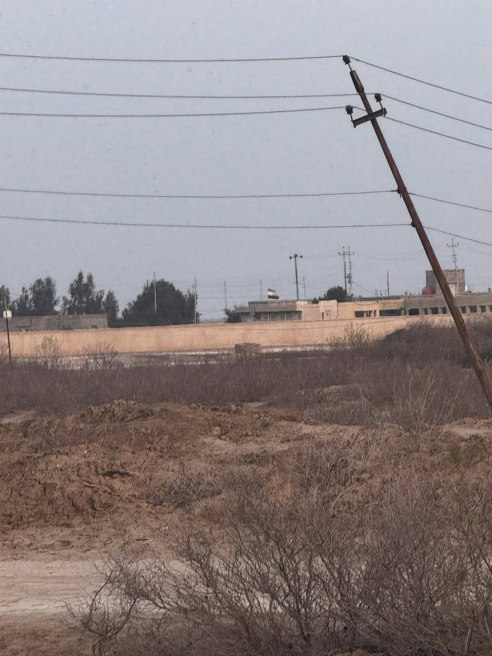 سلام عليكم
أرض زراعية عقد 35البيع 75دونم    واسط قضاء الموفقية معدله اليزر  كلها  تزرع  كلها بيه بيوت 🏠  4بية بستان  180 نخلة 🌴 بيه محولة كهرباء بوحدك بية بوري ماي ساله نهرك بوحدك شارع بوحدك مدرسة 🏫 بتدئية 400 متر رقم الهاتف ***********
