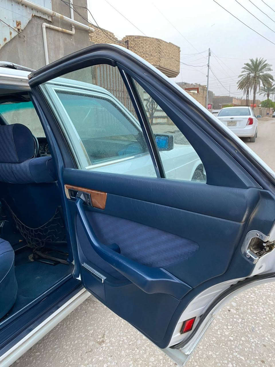 يالله السلام عليكم مديل ٩٠ رقم بغداد موصفات فول. قبق اسود جديده السعر ١٠٠.  ***********
