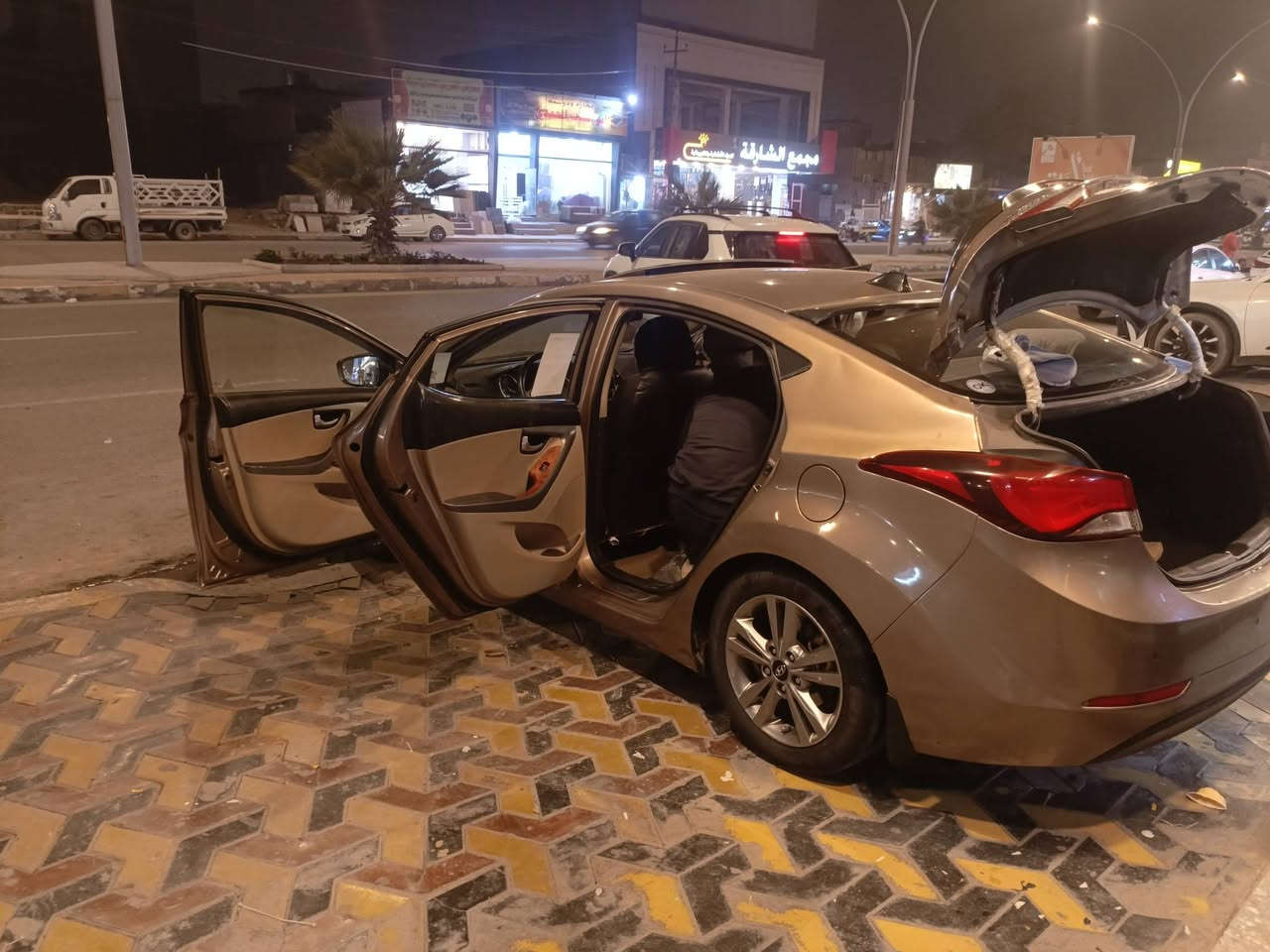 النترا 2015
فول مواصفات GLS
بصمه تشغيل 
بصمة ابواب +صندوق بصمه
فتحة سقف 
كشنات تفئه تبريد 
تبريد بيانو قطعتين 
شاشه كامرا 
حساسات 
لايت زنون الأصلي
ويل كب 
مري شفط
محرك 1800
سياره حيل نضيفه 
اللون قهوائي 
رقم سليمانيه بأسمي 
السونار مرفق بالمنشور 
السعر 120 
***********
