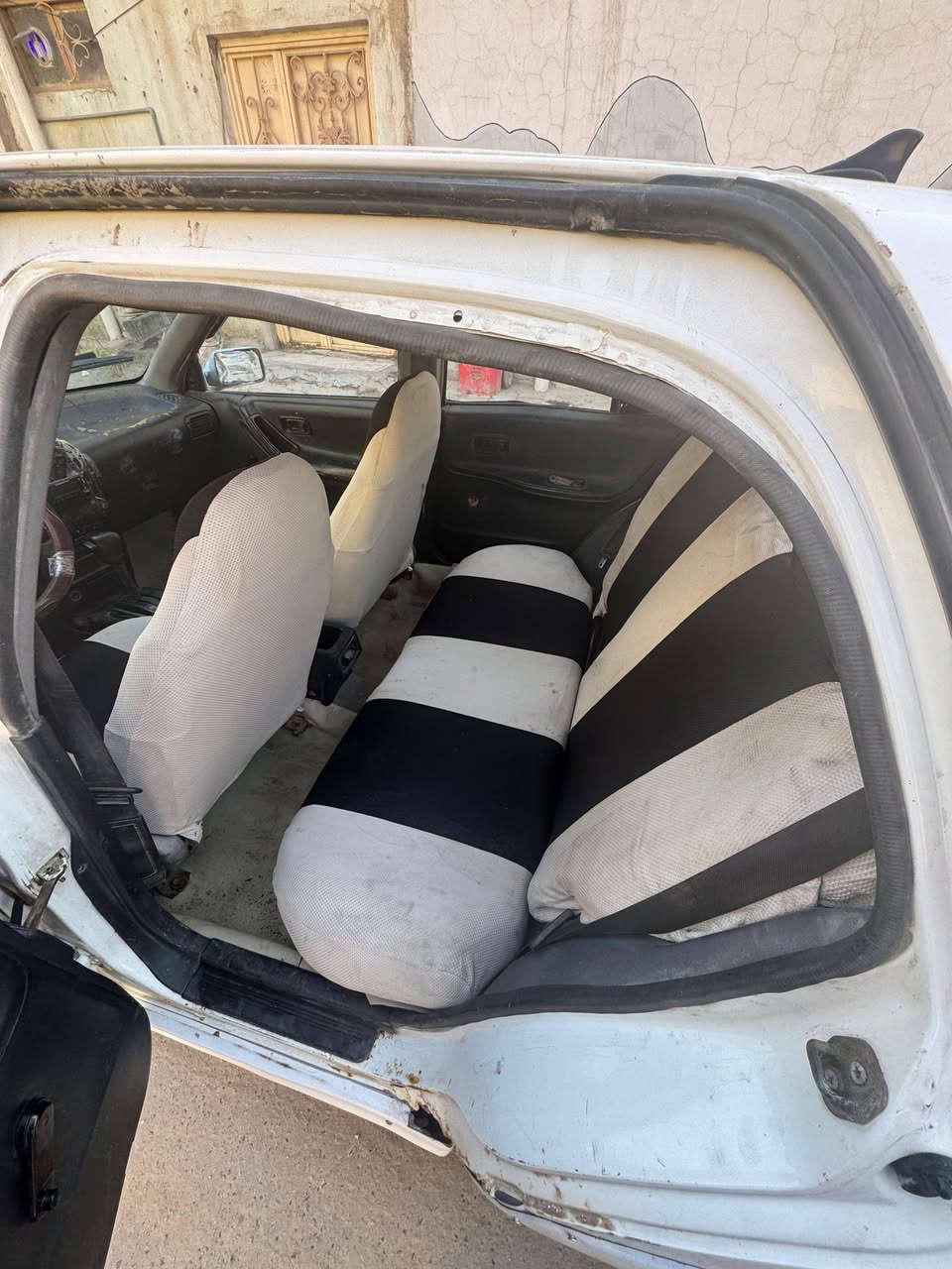 للبيع نيسان مديل ٩٣ سياره جاهزه *********** سعر٣٣ اوبيه مجال
