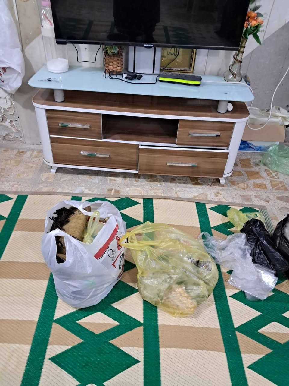 السلام عليكم عندي غراض بيت للبيع مجمده نظيفه جدا 350ميز تلفزيون نظيف 100وتخم قنفات نظيف 250الحريه الثانيه


**إذا كنت صاحب هذا الإعلان وتريد حذفه لأي سبب، رجاءا أرسل رسالة إلى الدعم الفني**