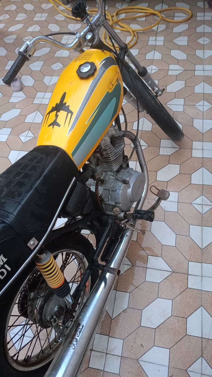 السلام عليكم دراجه للبيع شوفت عينك دراجه كلك سعر 250وبيها مجال مكلف بالنسر مامتواجد ع الخاص ***********،، المو شراي لا يتصل مكان بالقاسم.
