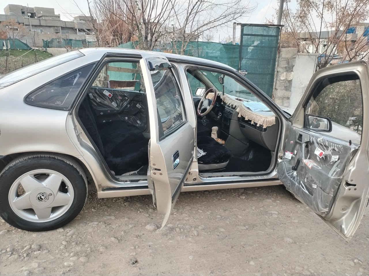 بەناوی خوای گەورە
ئۆپڵ ڤیکترا بۆفرۆشتن 
مۆدێل 1991مەکینە 18 
هەزەی تازەیە سەنەوی تا2031تازەیە
معامەلات کارت بەنزینی بۆکراوە 
سعر 45گڵا قفڵ 
***********
