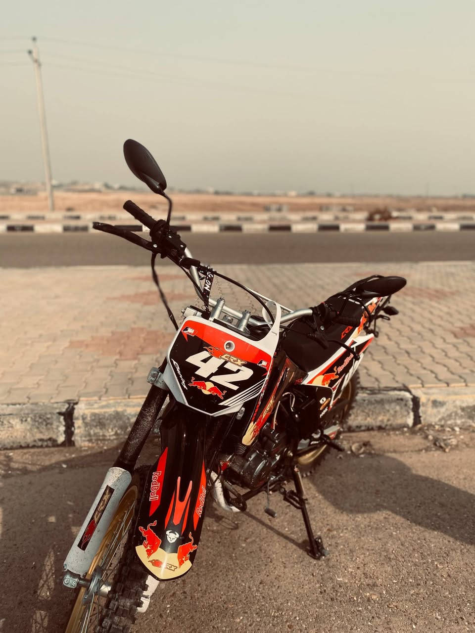 سلام عليكم قفاز موديل ٢٥ محرك 250c  سعر مليون او ٦٠٠ 
تواصل واتساب

*********** 
***********
