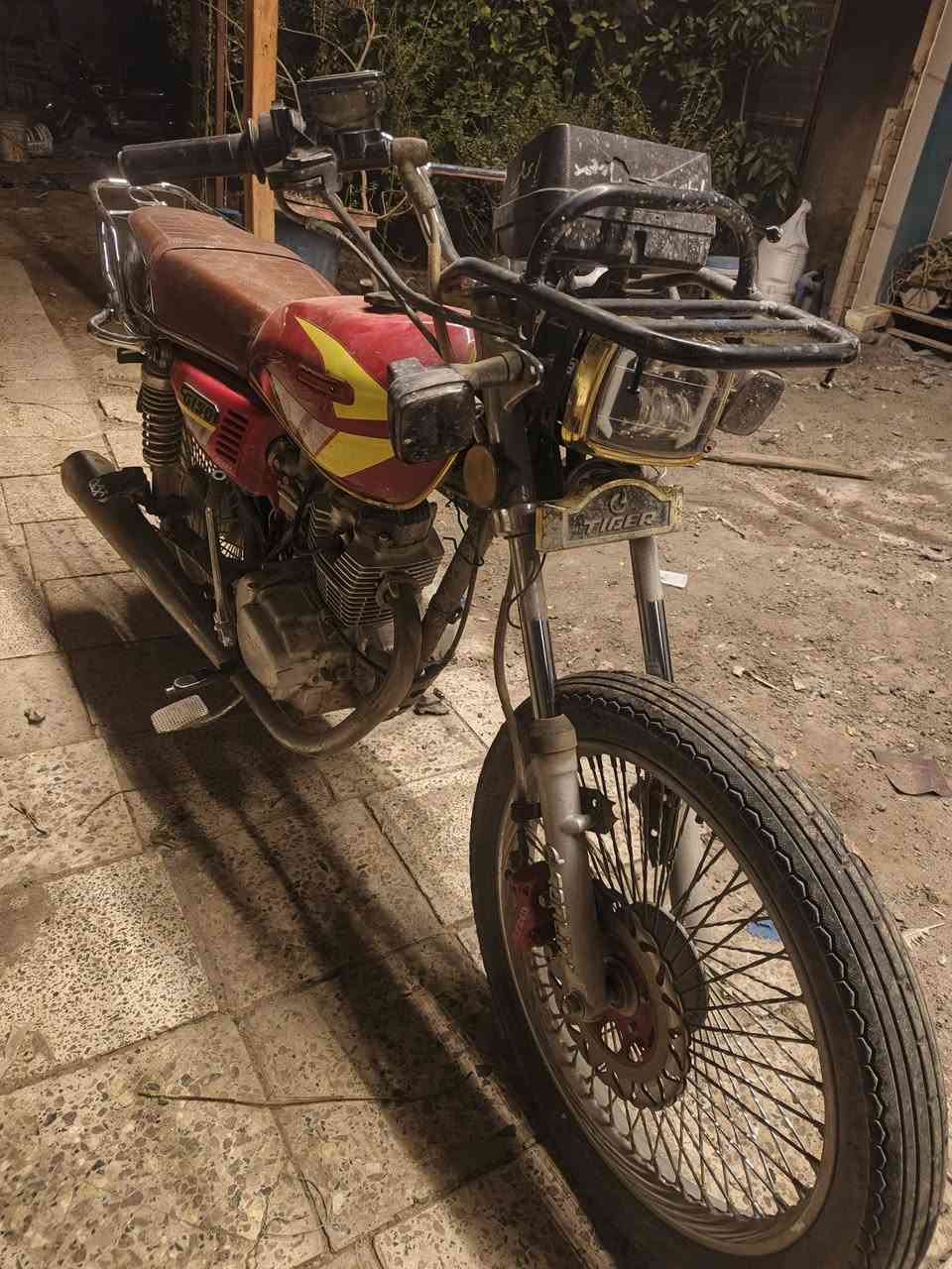 السلام دراجه تايكر موديل 24نفص بكت لايت واشاير وجاملغ وكلهن موجودات محرك ممفتوح دراجه معروضه يمي ب350وبي مجال مكاني دجيل ***********
