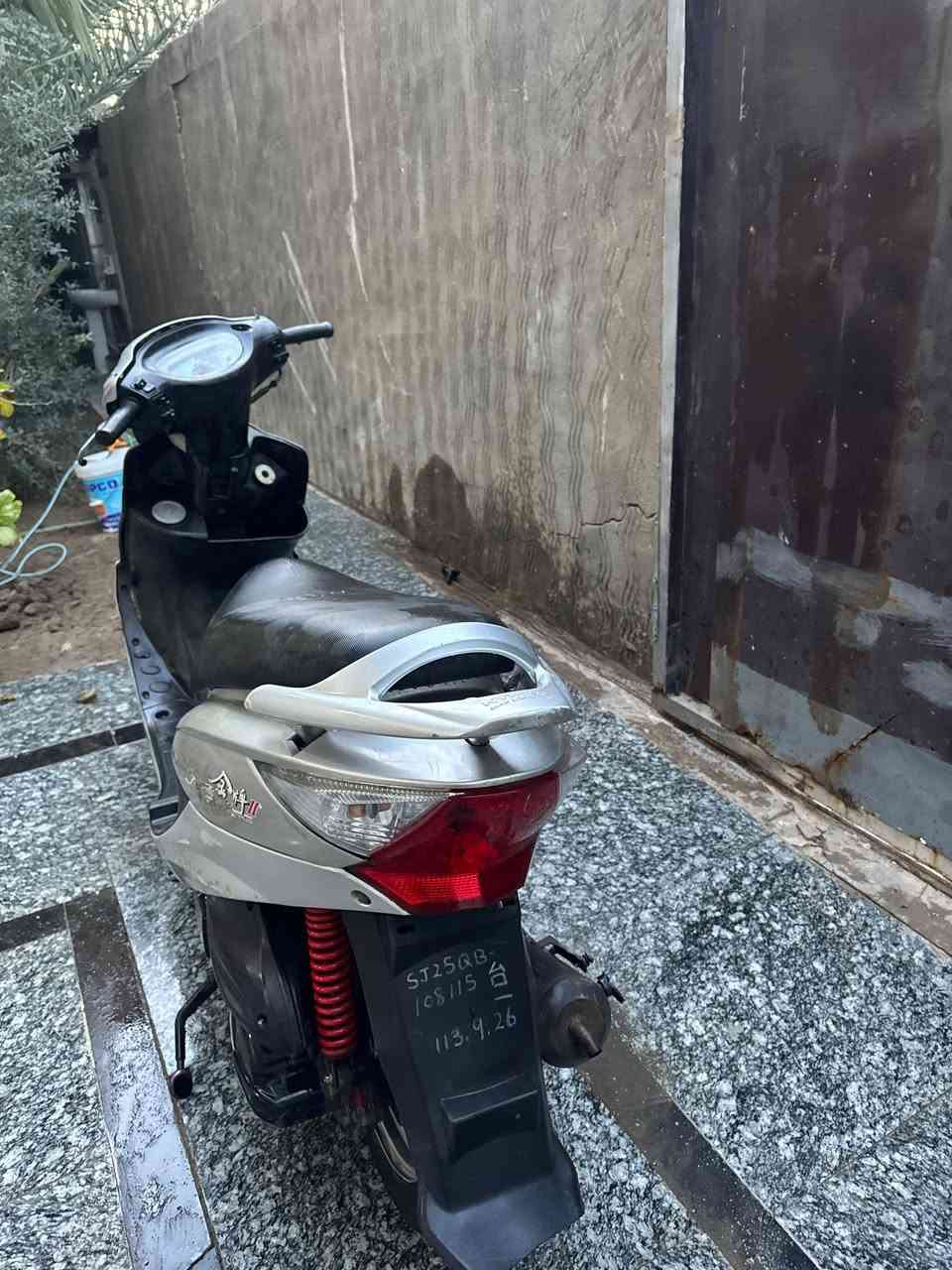 دراجه كامكو للبيع (حاوية وكيل ) الغراض كله بلاد برغي مانازل
كفاله مكينه مامفتوحه 
شرط ملاح مال وكيل 
بوشه 49. شهرين ماخذيه من الوكيل 
سبب البيع أسباب خاصه 
السعر خاص 
كفاله من السرقه مع مكاتبه وصل الوكيل 
تواصل ***********
