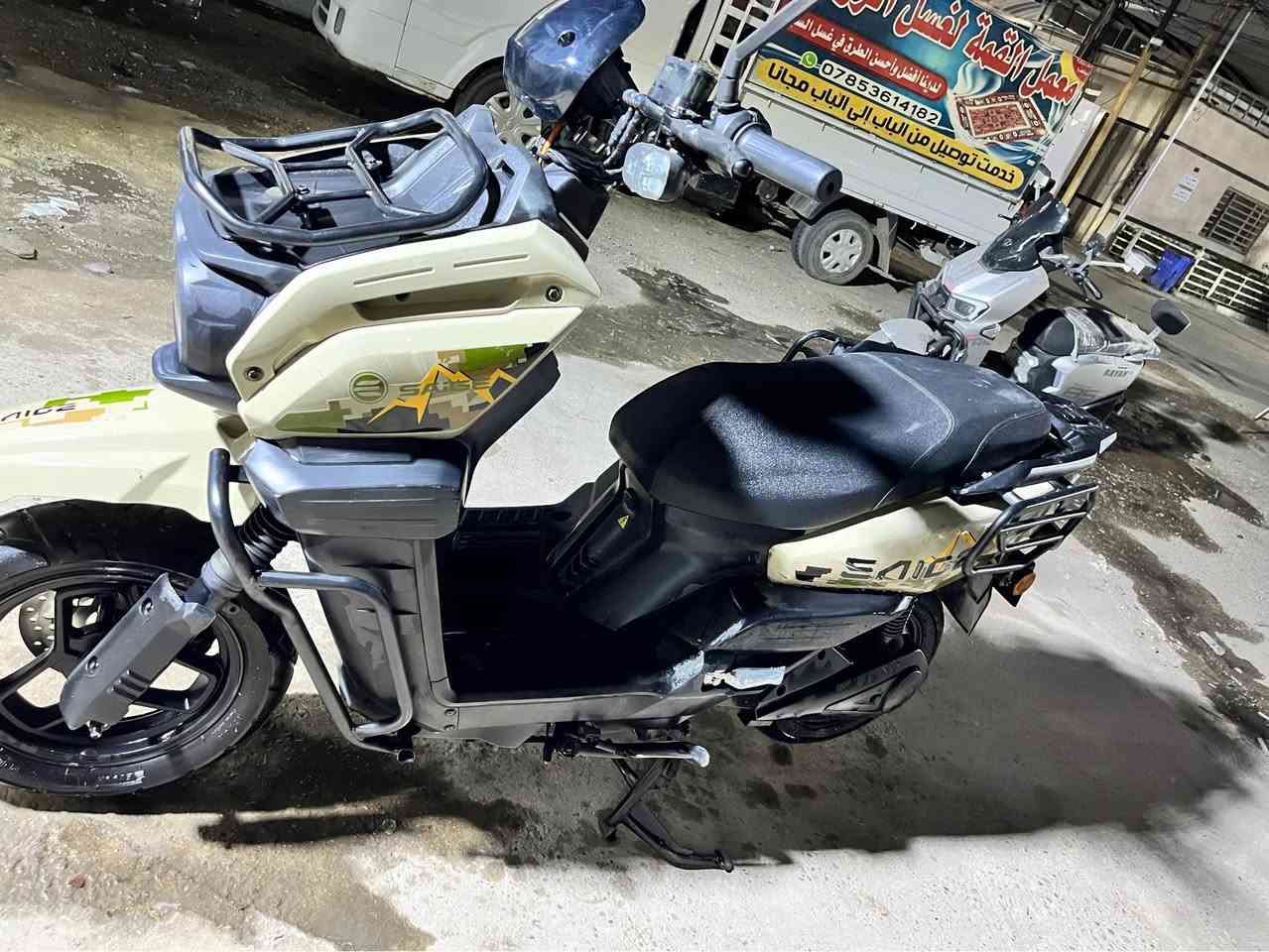 دراجة اباتشي جبلي 
6 بطاريات مسطرة بحالة الوكاله 
ملف 2000 واط 
دبل اشارة 
بدون اي نقص عدة بيهة شخوط موضحة بل صور 
لايت عالي ناصي 
سرعة 65 حقيقي 
تمشي بل شحنة من 50 الئ 70 كيلو بل شحنة 
دبلات هايدرولك 
مكاني بغداد دورة مهدية الثانية 
السعر 850 بيهة مجال 
استفسار اكثر *********** بغداد, العراق
