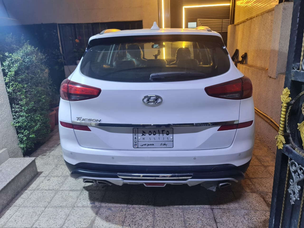 سلام عليكم
توسان للبيع 2019  خليجي كاصد فول مواصفات 1/1عده البنوراما

```مواصفات:```
حساسات
لايت 5عدسات
لد امامي 
لد نهاري
اشاير بل مري 
مري شفط 
اشاير ترحيب 
تغيير انظمه السياره 
حساسات الابواب عند الفتح  بصمه تشغيل + بصمه ابواب
شاشه 
كشن السايق كهربائي
تبريد قطعتين+ ثلاجه
الارضيه مغلفه جلد
كامره خلفيه
تحكم ستيرن
اريل مثلث نبكيشن 
ماشيه ٦٨ الف
رقم بغداد بسمي
سعر 210
عنوان بغداد ابو غريب

***********
