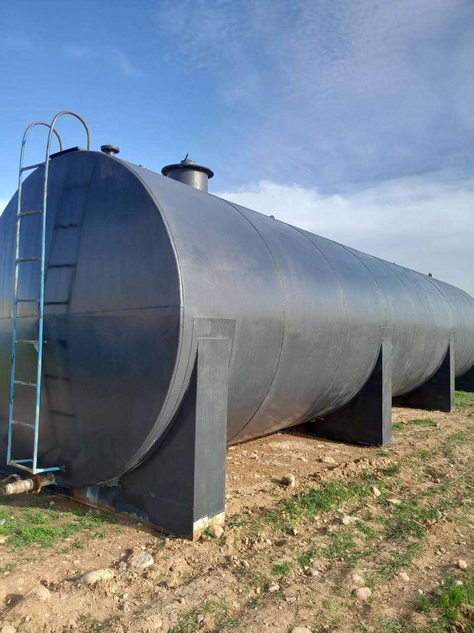 للبيع خزانات سعة ١٠٠ الف لتر و٥٤الف لتر ***********    ***********
