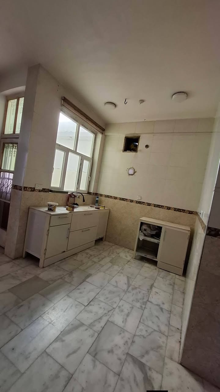 بيت 100 متر طابو صرف سكني
5×20

المكان شارع 100 محيزم 2  يقع  على ساحه خضراء وشارع 30
كافة الخدمات 
يوجد فيه 2 غرف نوم وصاله ومطبخ وستقبال
حديقه خارجيه 
بيت البناء جديد 2018
للاستفسار الاتصال على الرقم ***********
