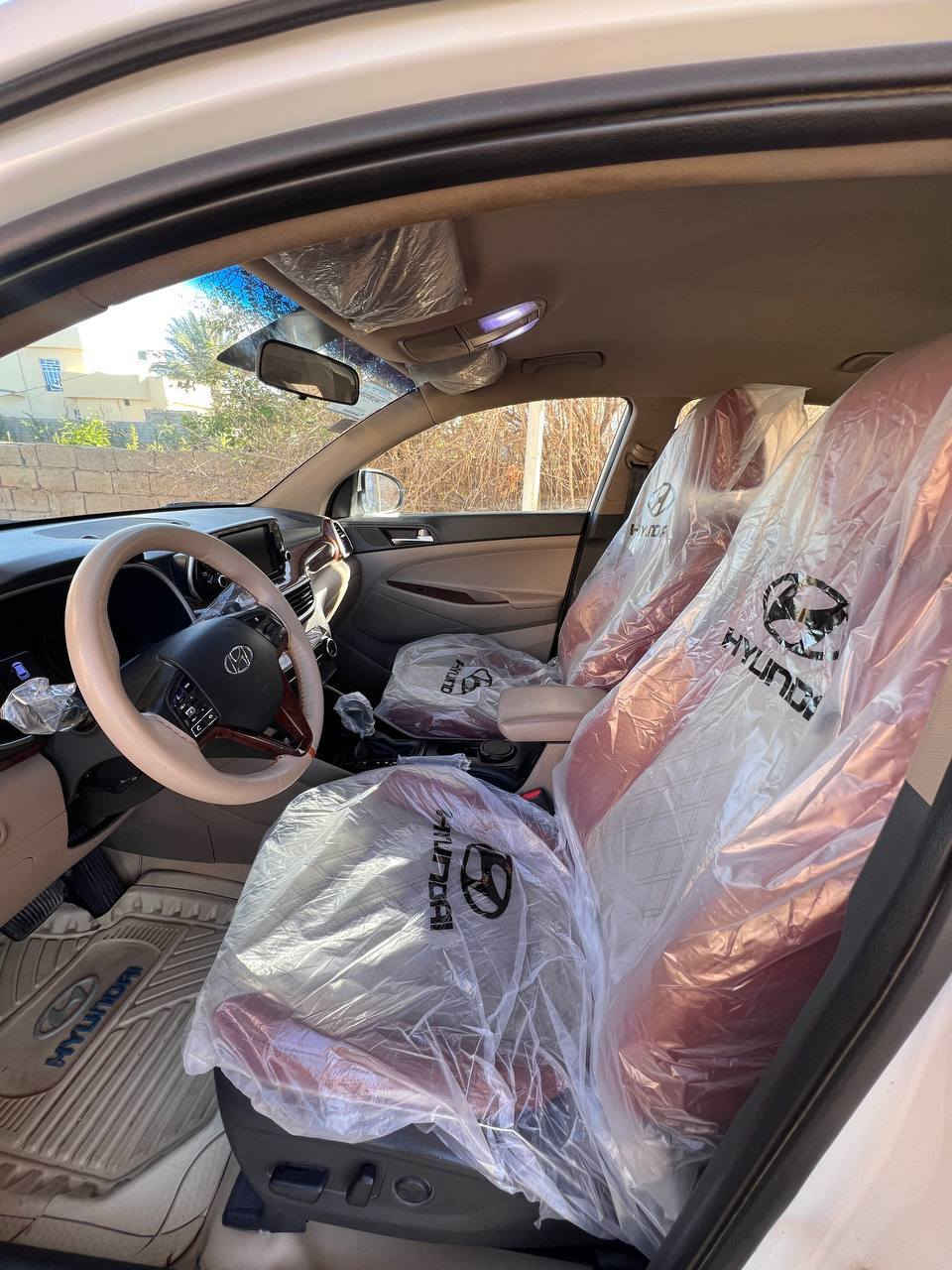 توكسان ٢٠٢٠ خليجي وارد جيكي بغداد  بأسمي سنوية ٢٠٣٠
⬅️ مواصفاته /
بصمة تشغيل
بصمة ابواب
٣ انضمة قيادة
٢ كرسي كهرباء
شاشه كبيره اندرويد البلادية
الداخل كشنات جلد كهرباء
ثلاجه بلجكمجه
محرك ٢٠٠٠ دوش
فول تحكم ستيرن
حاجب نهاري
خمس عدسات
الدشبول والغرفه الداخلية كله صاج
حساس خلفي
كاميرا خلفية دوارة
مري شفط ويا القفل
عدسات بلمري الجانبيه
نضام ترحيب
مخرج Aux 
مخرج usb
لد ضباب
لد امامي 
الايت زنون ومتحركة العدسات ويا الاستيرن 
اشاير بلمري
يدات نيكل 
قطعتين تبريد
السيارة مكفولة وجديدة فقط واقتصادية بالبانزين 
بيه بارد شبر بالباب الخلفي الايمن ورصعة بالصندق مثل ما موضحات بالصورة 
للاستفسار الاتصال على الرقم ***********
