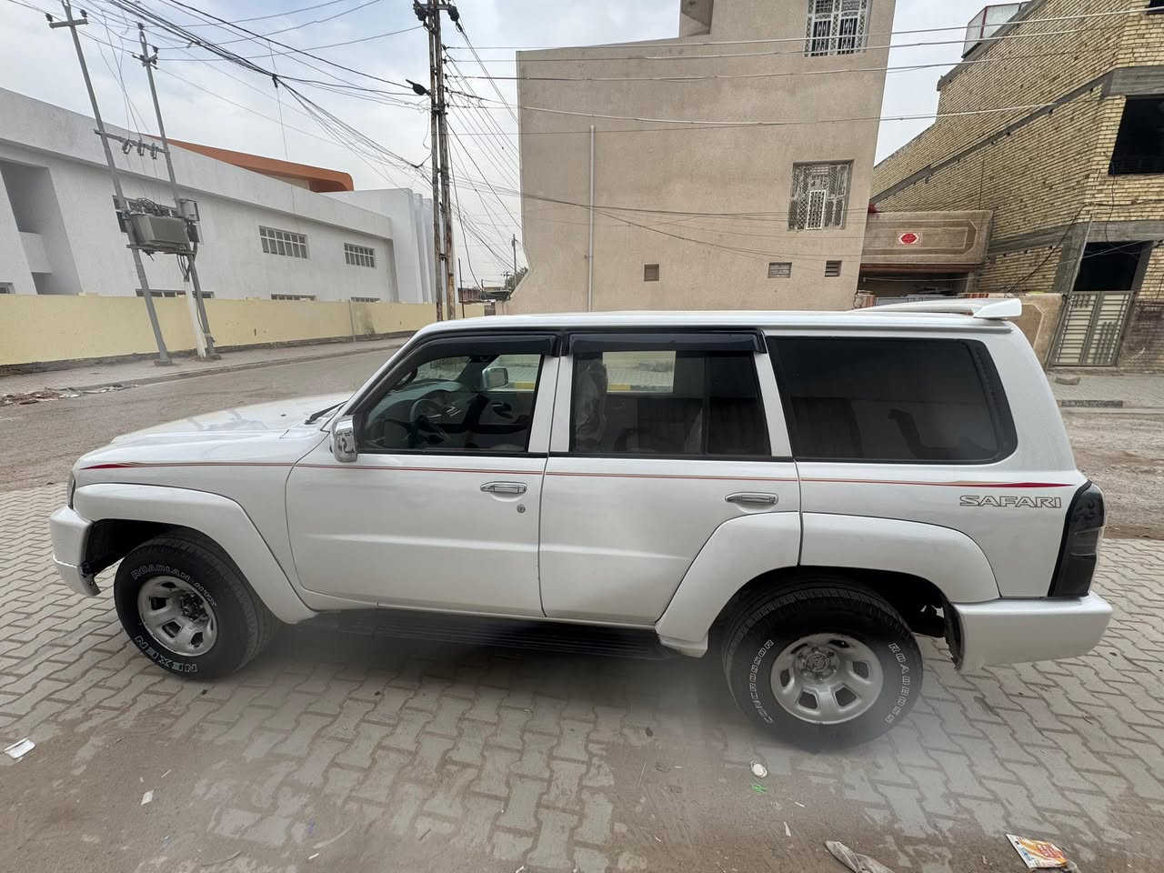 السلام عليكم 
نيسان باترول 2008مزاد وزاره الداخليه 
اوراقها كاملها وترقيم عليك السياره جاهزه من كلشي مكينه /كير /حداديه /طخم تايرات جديد خير من الله سياره ما بيها نقص برغي كير اوتو صبغ عام للجمالية مابيها لا ضربة ولاكلبة ولاخياس مكاني بغداد الحسينية 
بلعافيه على ياخذها 
سياره نضيفه وجهازه من كلشي‭00 964 770 041 6041‬
