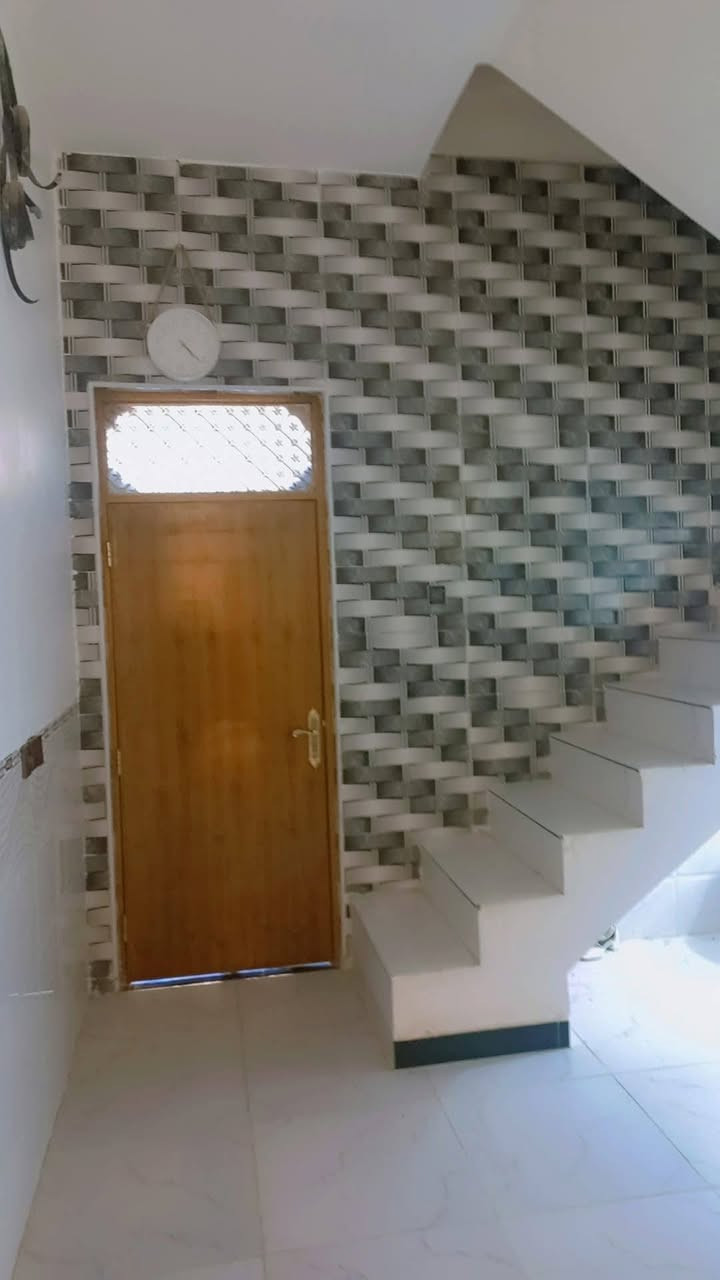 السلام عليكم بيت 100 مترللبيع قرب شارع الكفيل ***********
