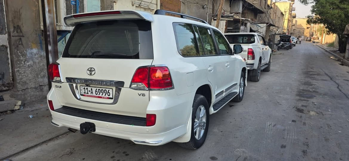 سلام عليكم من رخص الدمن المحترم للبيع لانكروز vxr 8 سلندر وكالت بريم معروفة فلول مواصفات داخل جلد بيجي 3 دكم معروف مواصفاتها مايحتاج اذكرهن محرك 4600  بيها بارد بل بلجملغ ليمنة ولجاملغ لخلفي عكس لسائق كد شبر وكم رصعة ولباقي كفالة عامة رقم بغداد تحويل ثاني يوم موديل. 2013 ماشي 179 ماني بغداد لسعر 330 وبيها مجال شي بسيط ***********/.                                    ***********
