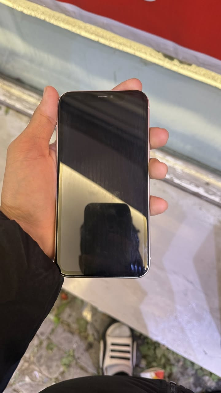 سلام عليكم iPhone 11 عادي للبيع بغداد شراي هسه اتصل سعرة ٢٢٥ شاشة مبدلة بطارية بدلة  ***********
