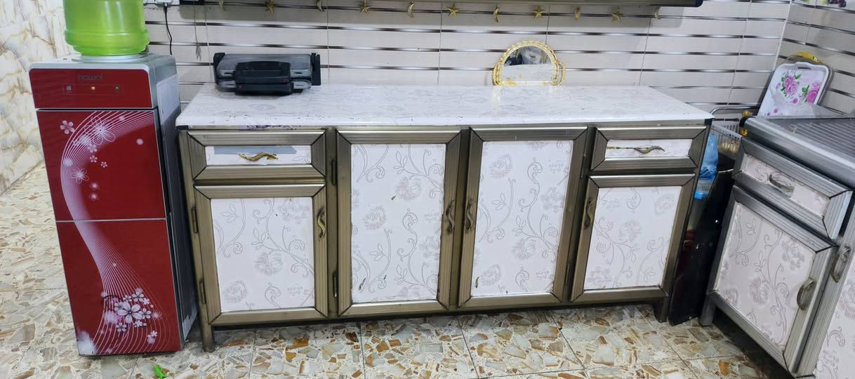 كاونتر مستعمل نظافته ٧٠ بالميه تعالو يمي شوفه واقتنع ياله تحكم 3 قطع سعره 150 مجاله بسيط اليفيده *********** مابيع قطعه وحده ابيعه كامل
