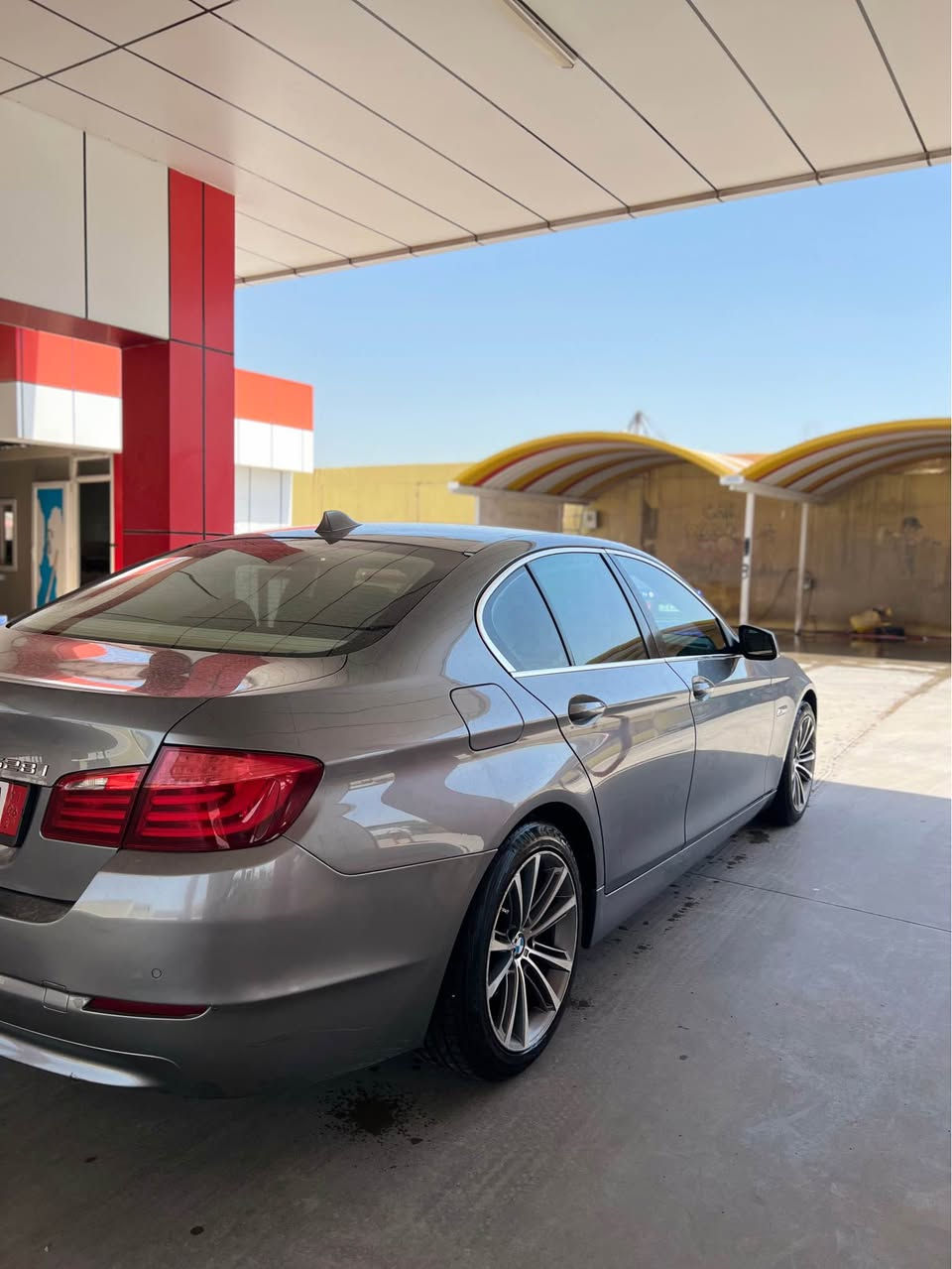 بی ئێم BMW . F10 
مــــــۆدیل / 2013 ، بەنزین 
مەکینە  V4 .528 توربو  ، 
گێڕ و مەکینە کارەباییات بەشەرت
ڕەقەم اورپي منافيس اصلي به شرطي غرامه
فول مواسفات / سلایت گەورە ، برێک بەسمەو ئۆتۆ ، بیلادی بينج پەردە.ناو زارد اكر, نينوى


**إذا كنت صاحب هذا الإعلان وتريد حذفه لأي سبب، رجاءا أرسل رسالة إلى الدعم الفني**